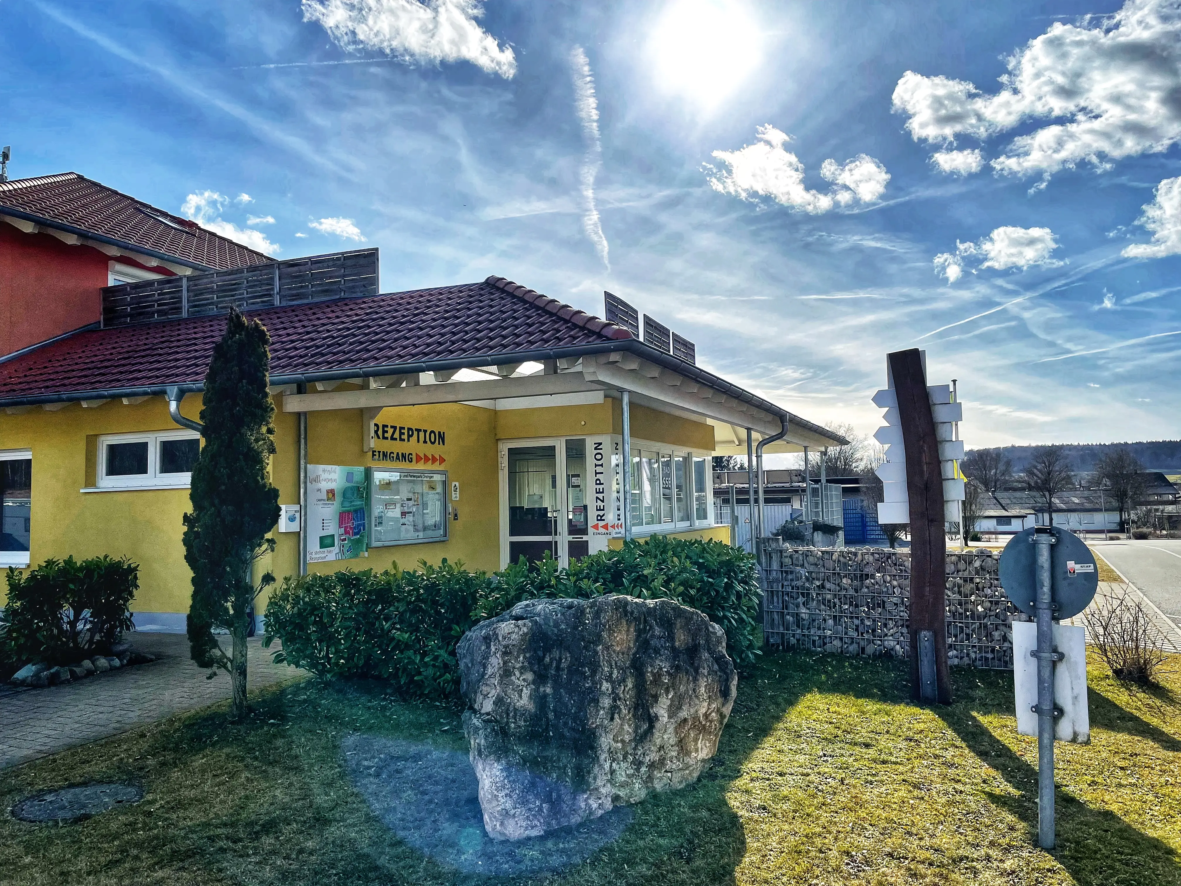 Freundlicher Empfang an der Rezeption des Camping- und Ferienparks Orsingen.