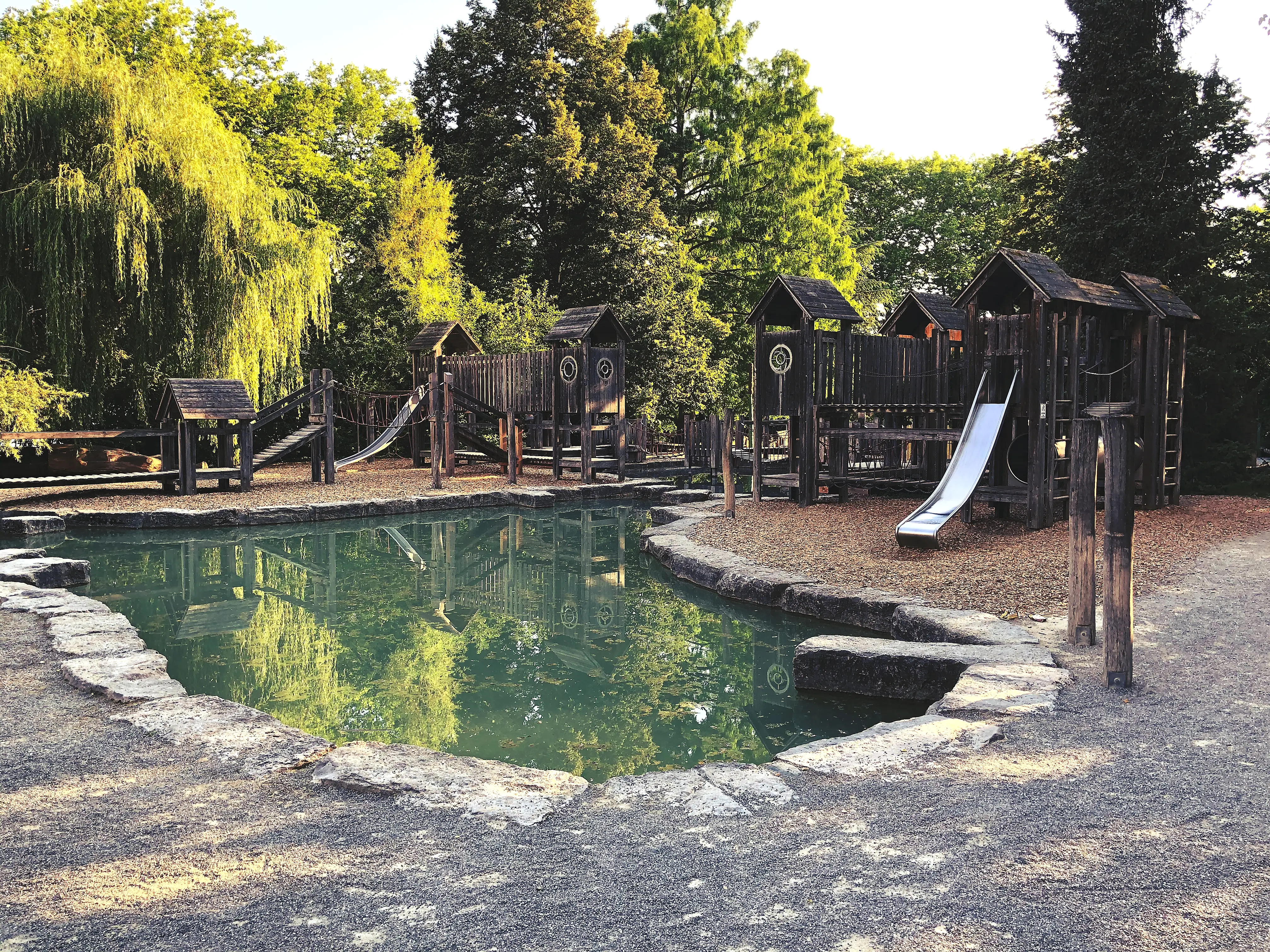Der groß angelegte Spielplatz ist vor allem für die Kinder ein Highlight auf der Insel Mainau im Bodensee.