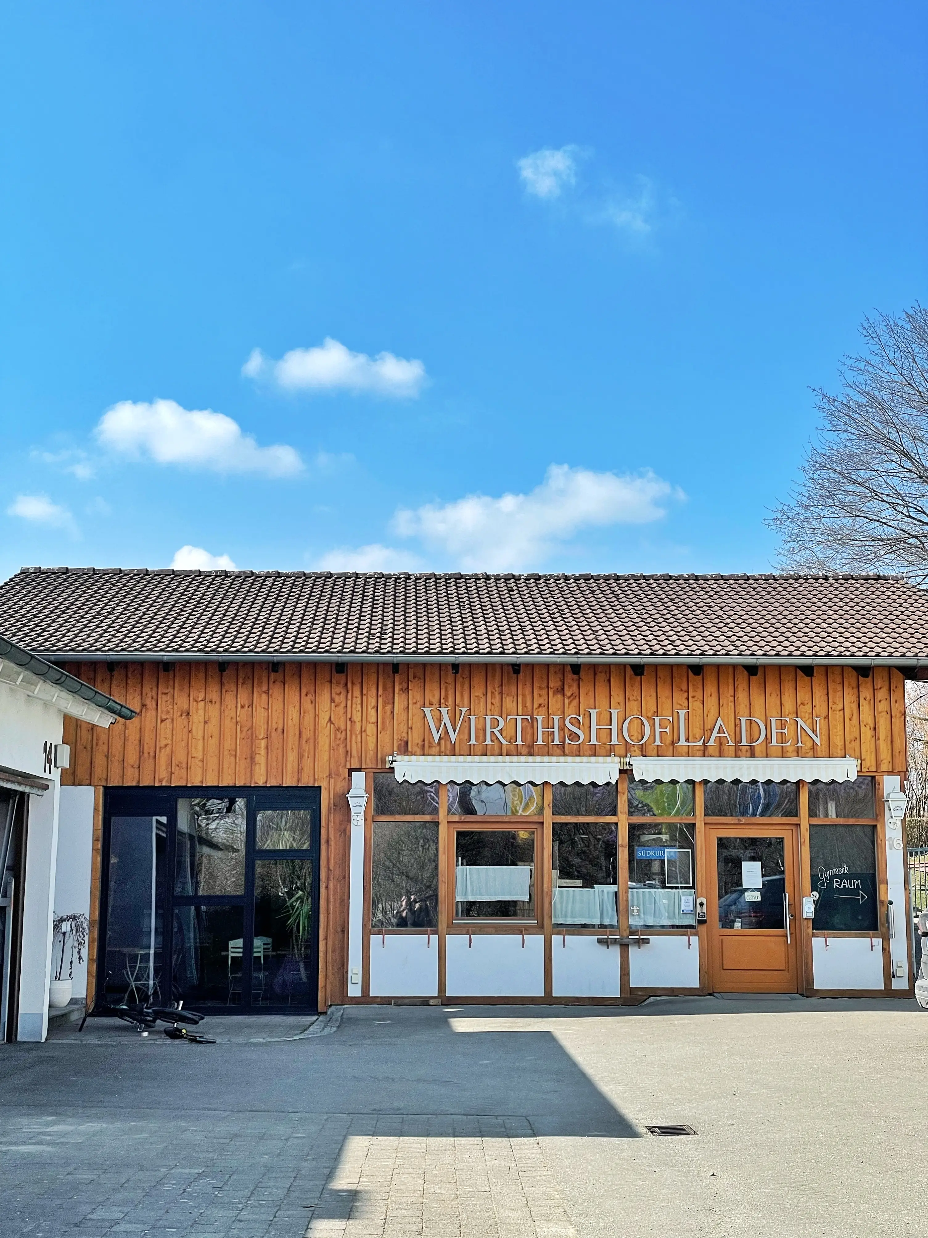 Der Campingplatz bei Markdorf besitzt einen Hofladen mit regionalen Produkten.