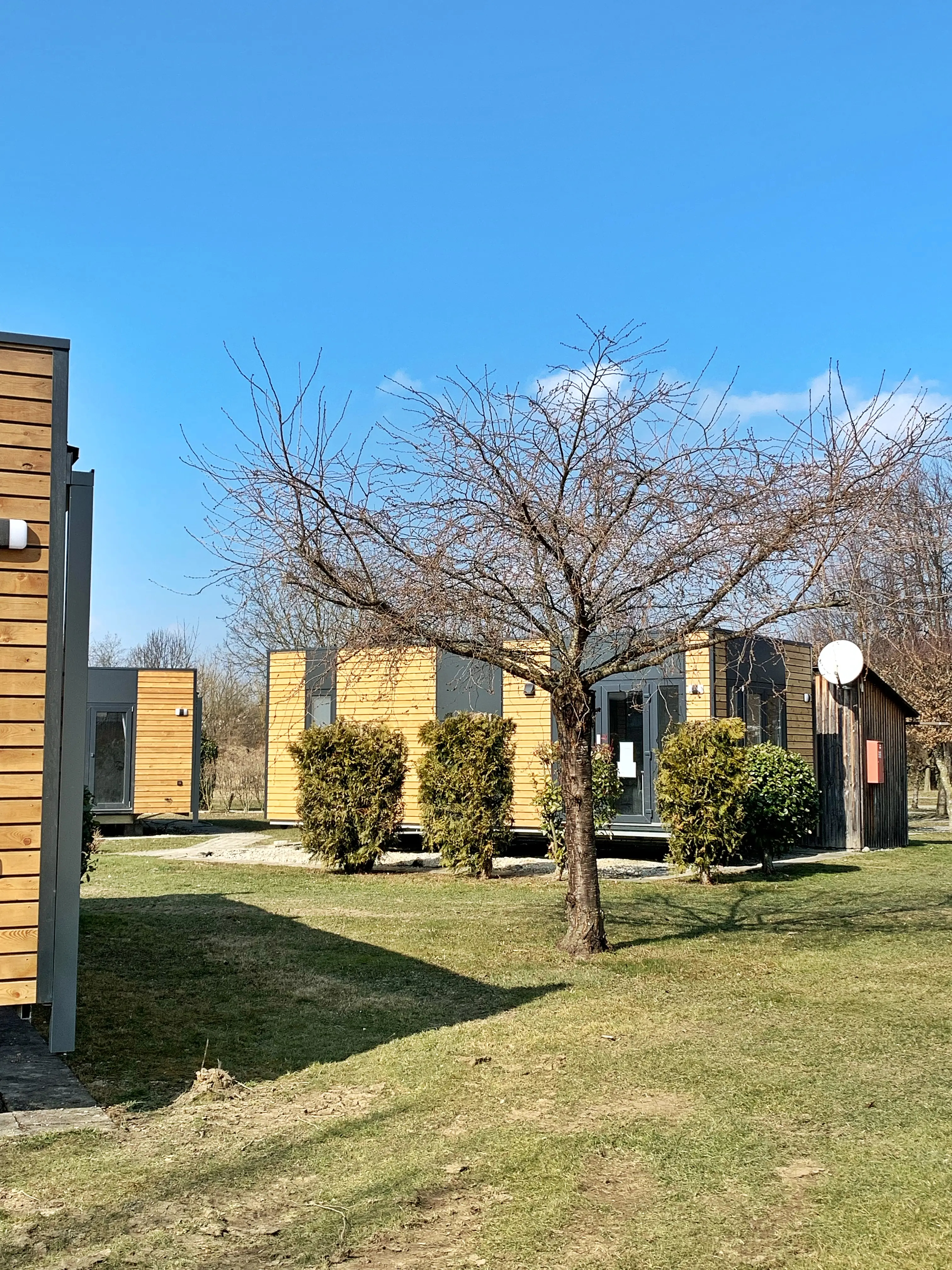 Camping am Bodensee kann man auch in geschmackvollen Mobilhomes machen.