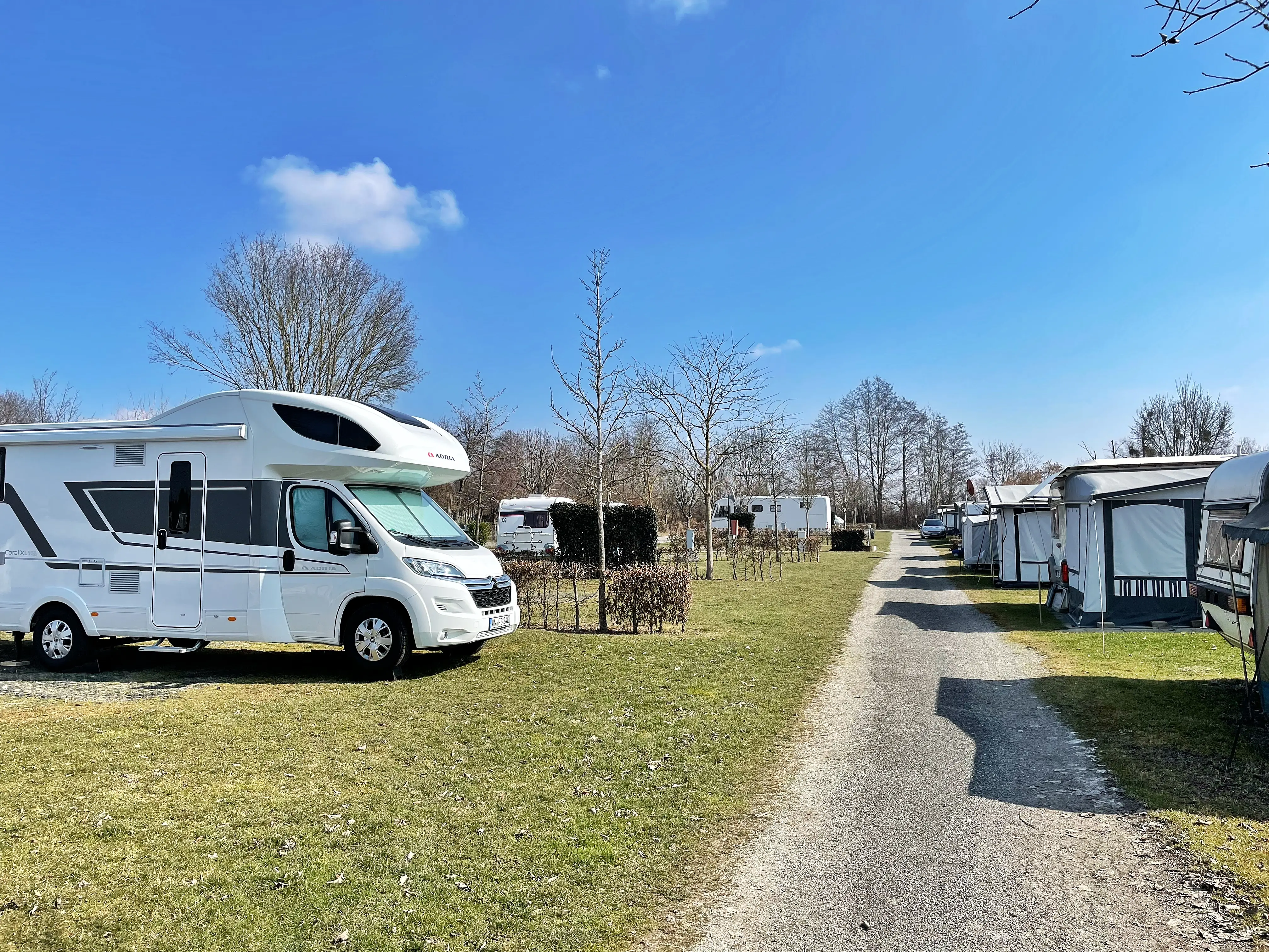 Verschiedene Stellplatz-Kategorien finden sich auf dem Campingplatz bei Markdorf.