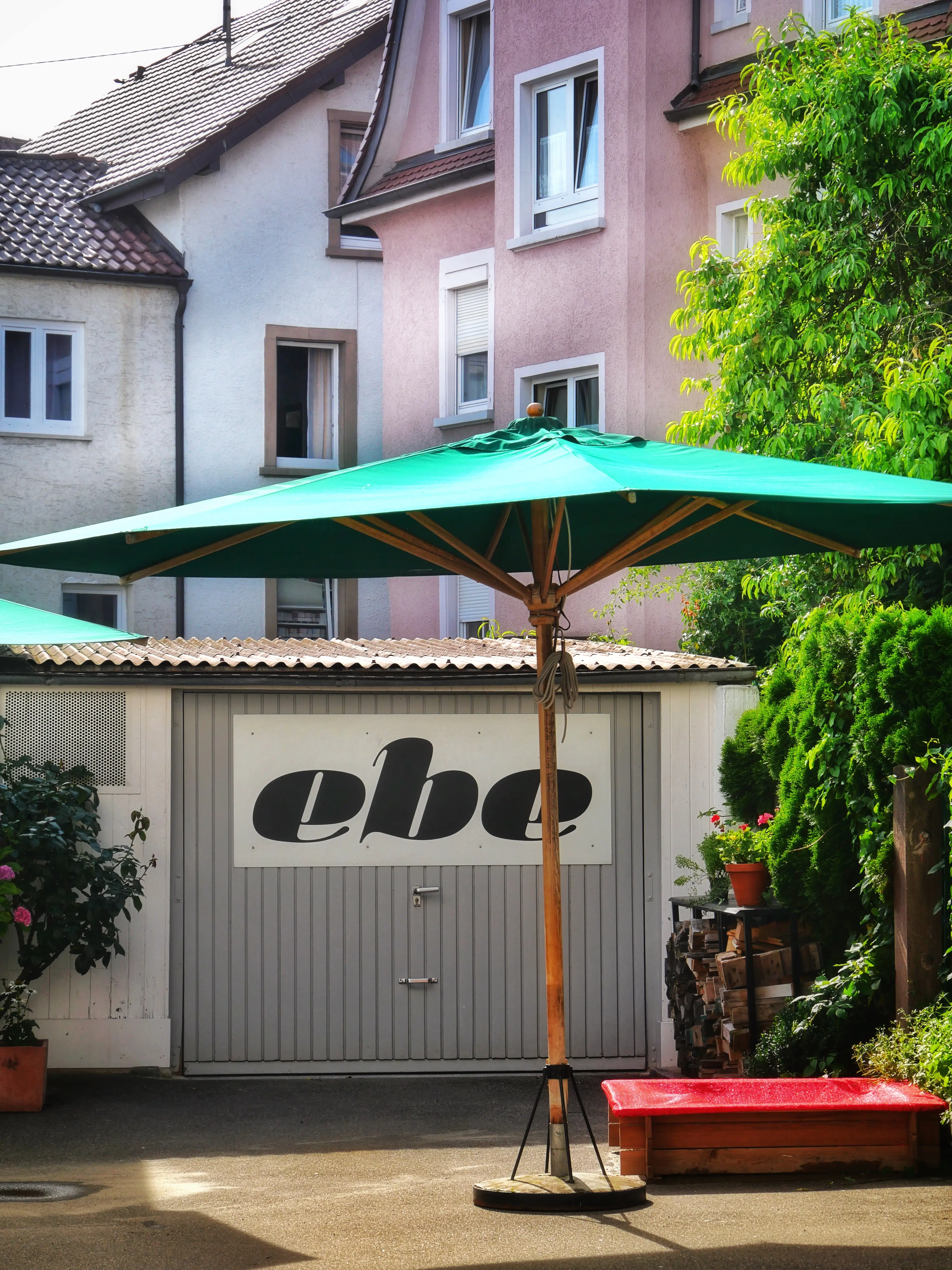 Das Interiorgeschäft Ebe & Co in Friedrichshafen ist etwas versteckt in einem Innenhof gelegen. Die Suche lohnt sich aber definitiv.