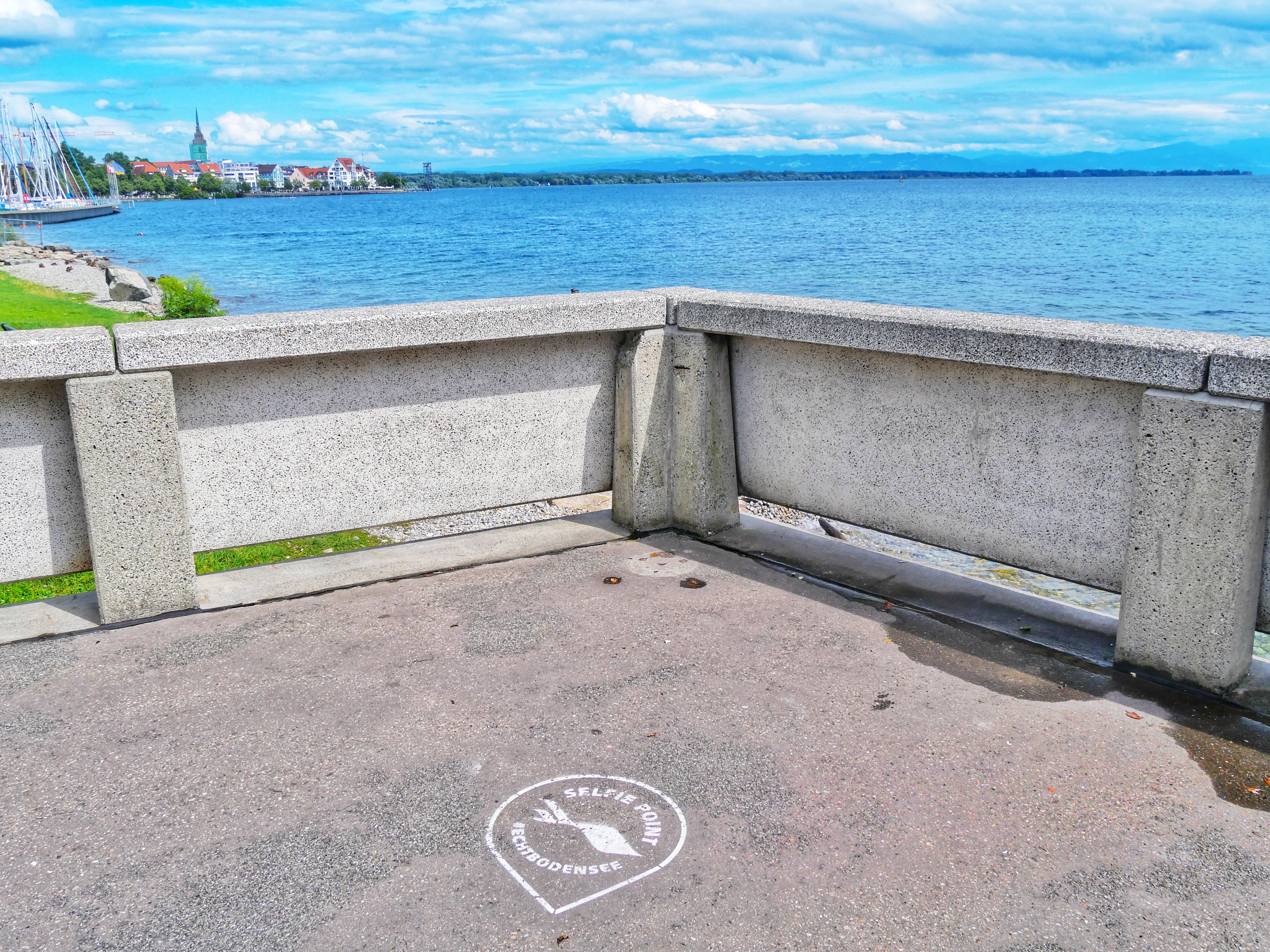 Einer der offiziellen Bodensee Selfie-Points befindet sich in Friedrichshafen.