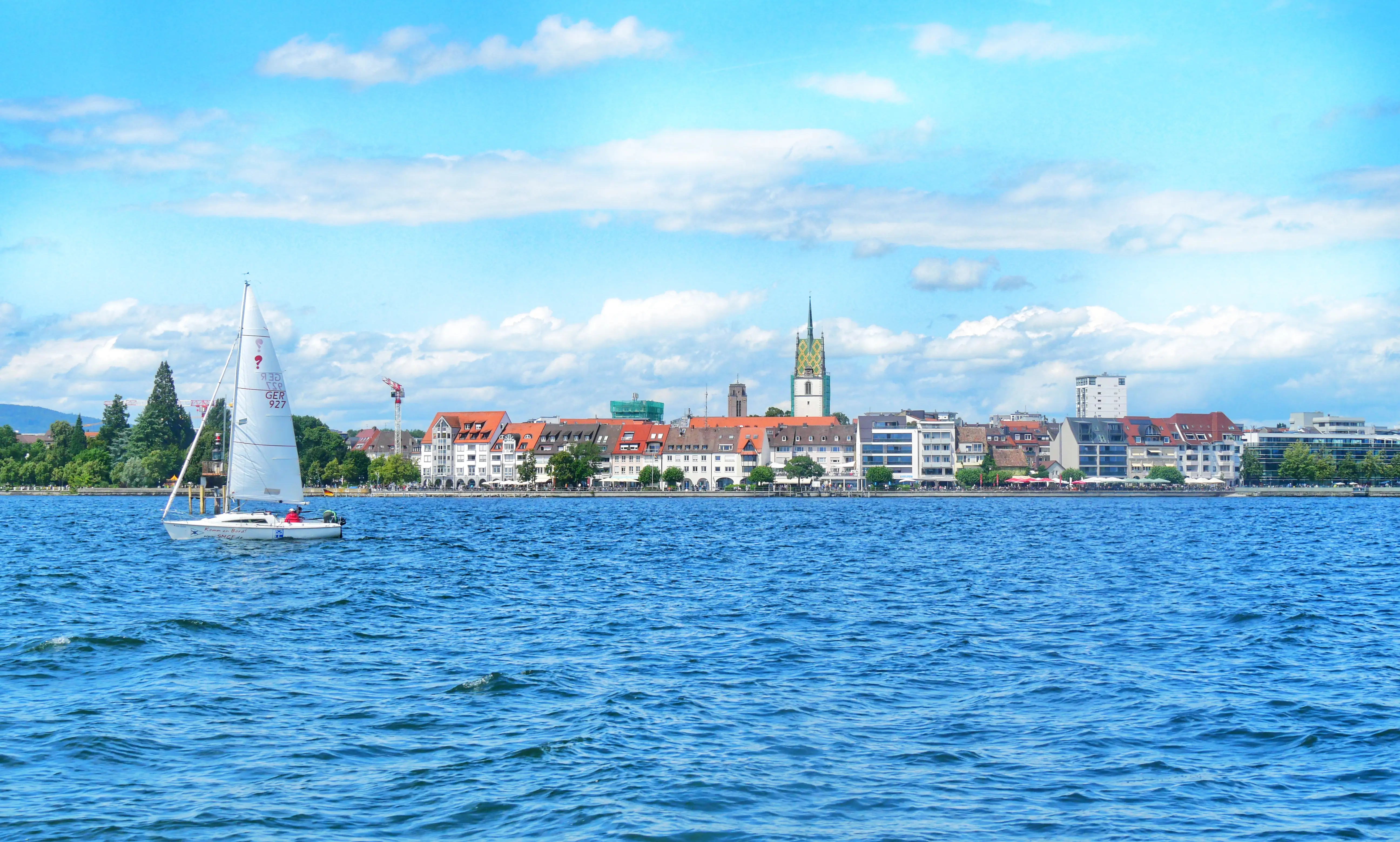 Friedrichshafen ist wohl die bekannteste Stadt in der Bodenseeregion Obersee.