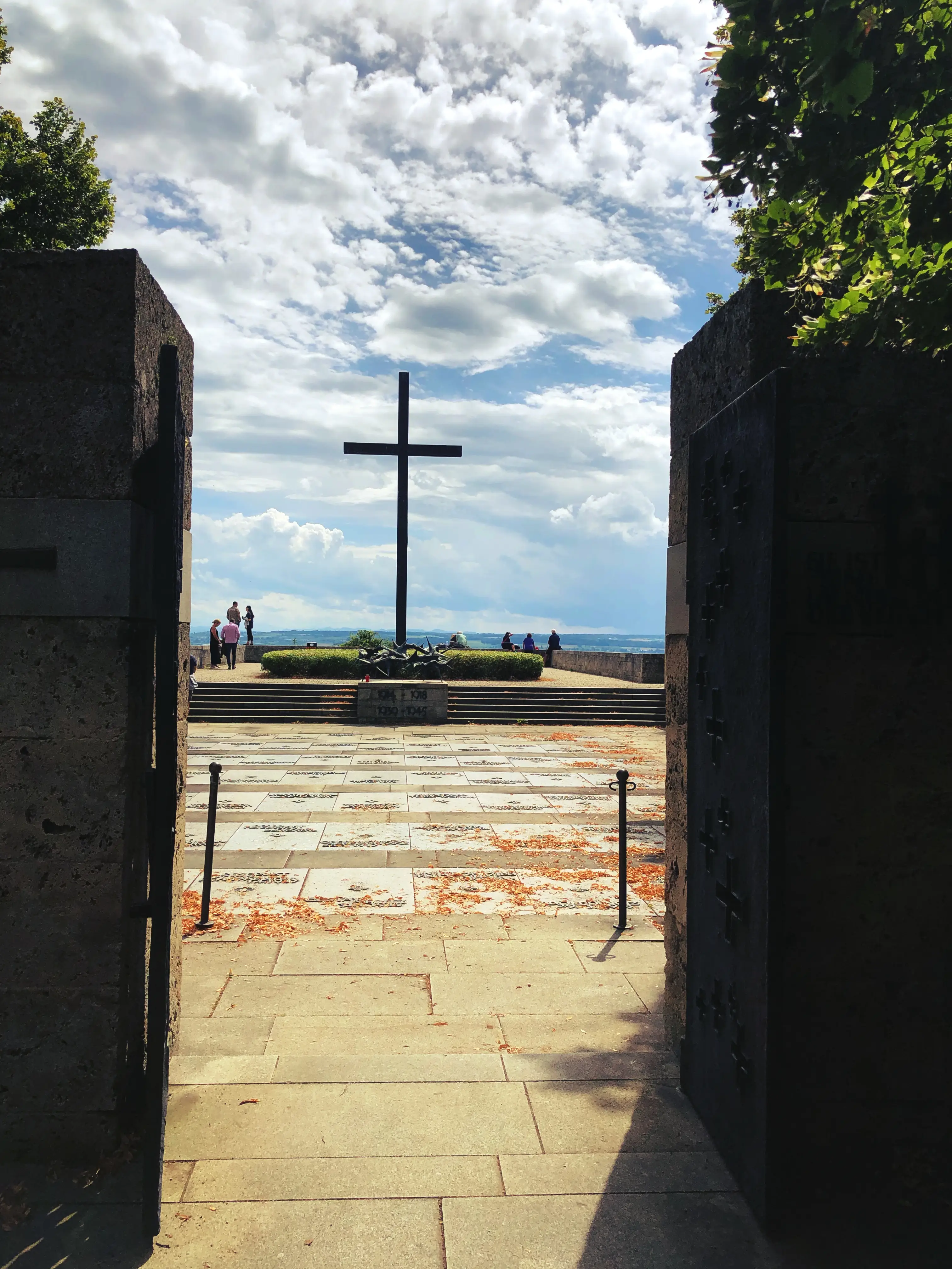 In Gedenken an die Opfer des ersten Weltkrieges ist ein Kriegerdenkmal mit wunderbaren Ausblick auf den Bodensee entstanden.