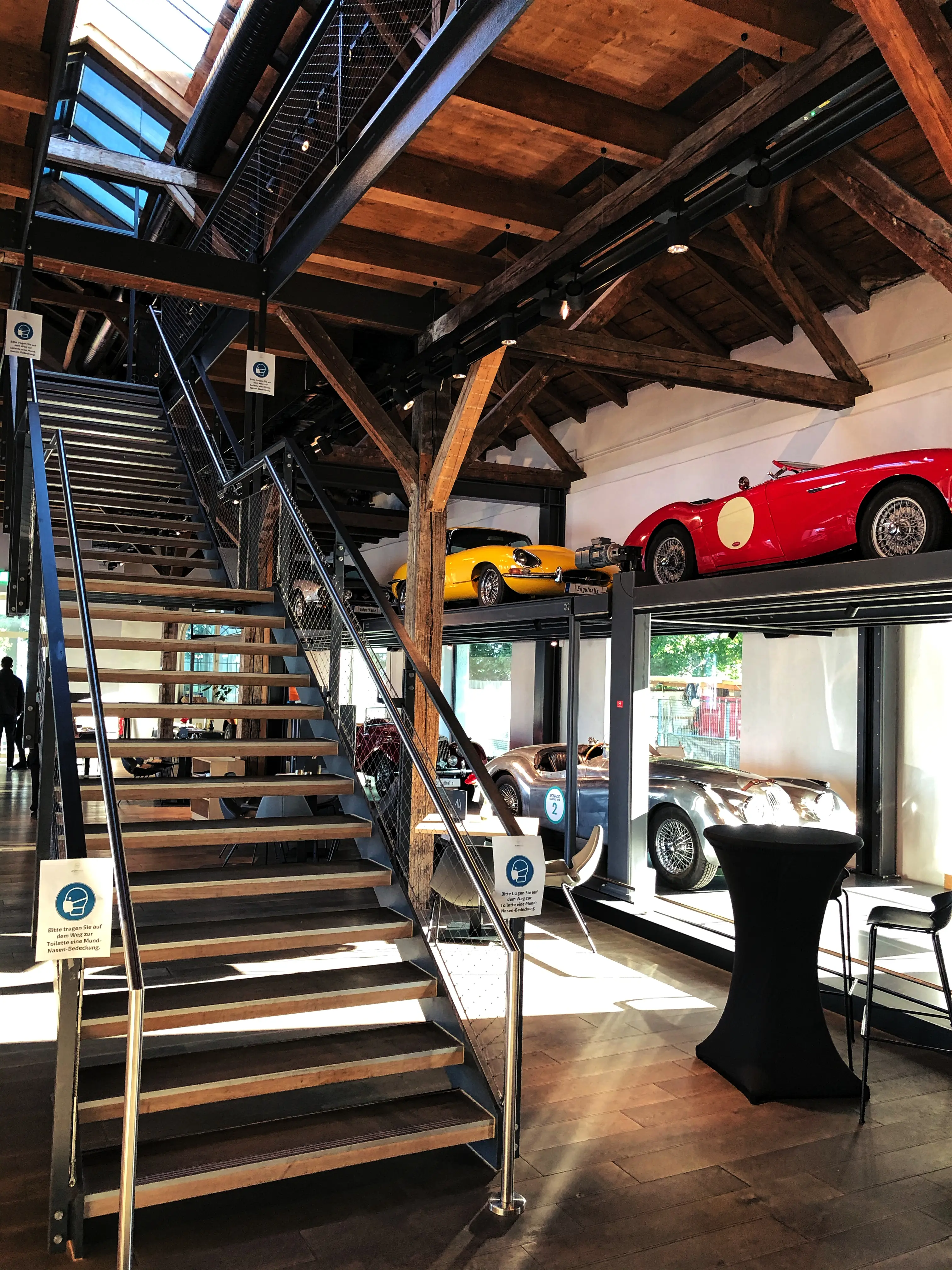 Die Eil.Gut.Halle in Lindau beherbergt neben seinem Restaurant auch einige Oldtimer.