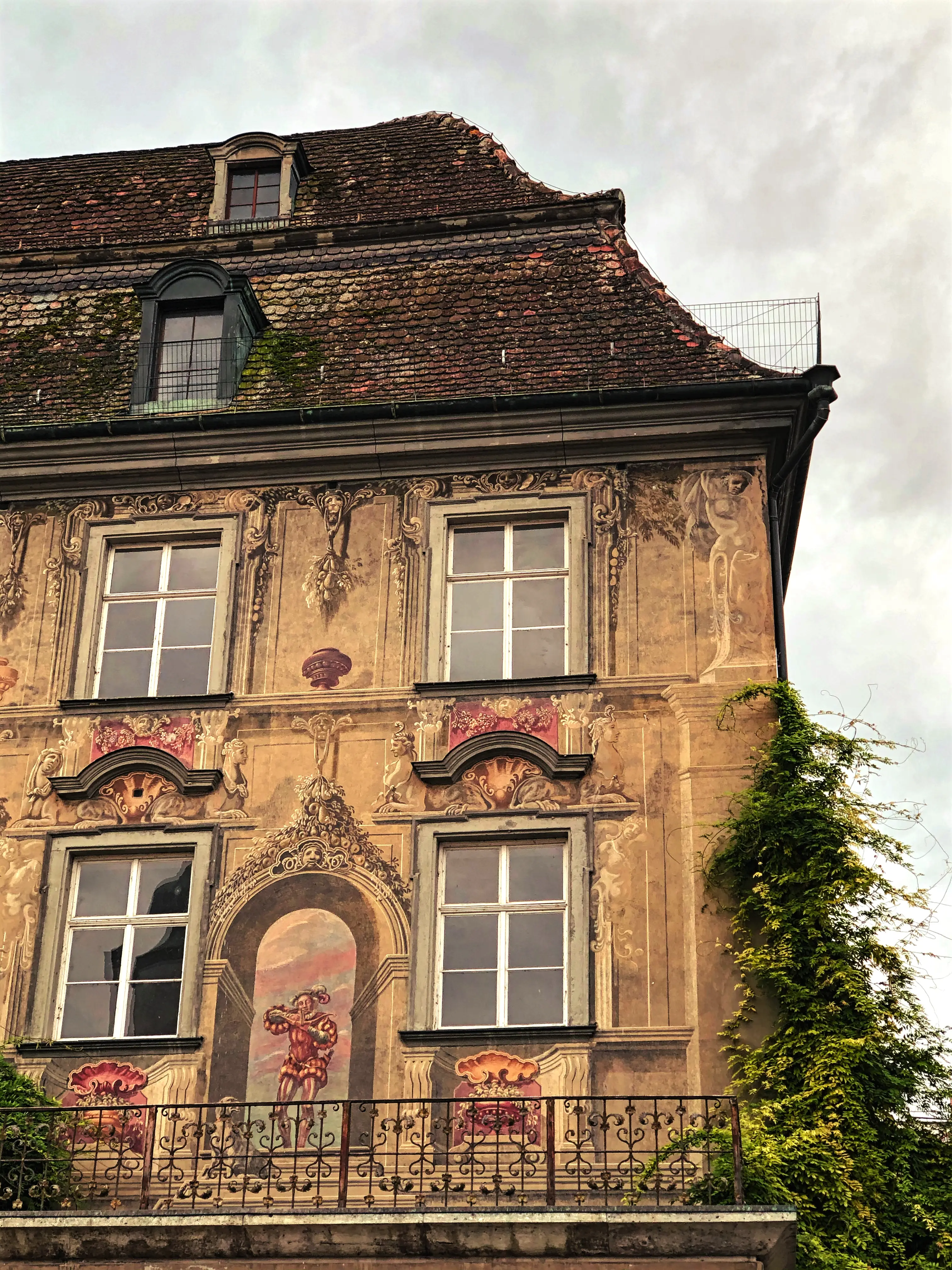 Ebenfalls beeindruckt waren die Localsbodensee von der Fassade des "Haus zum Cavazzen". .