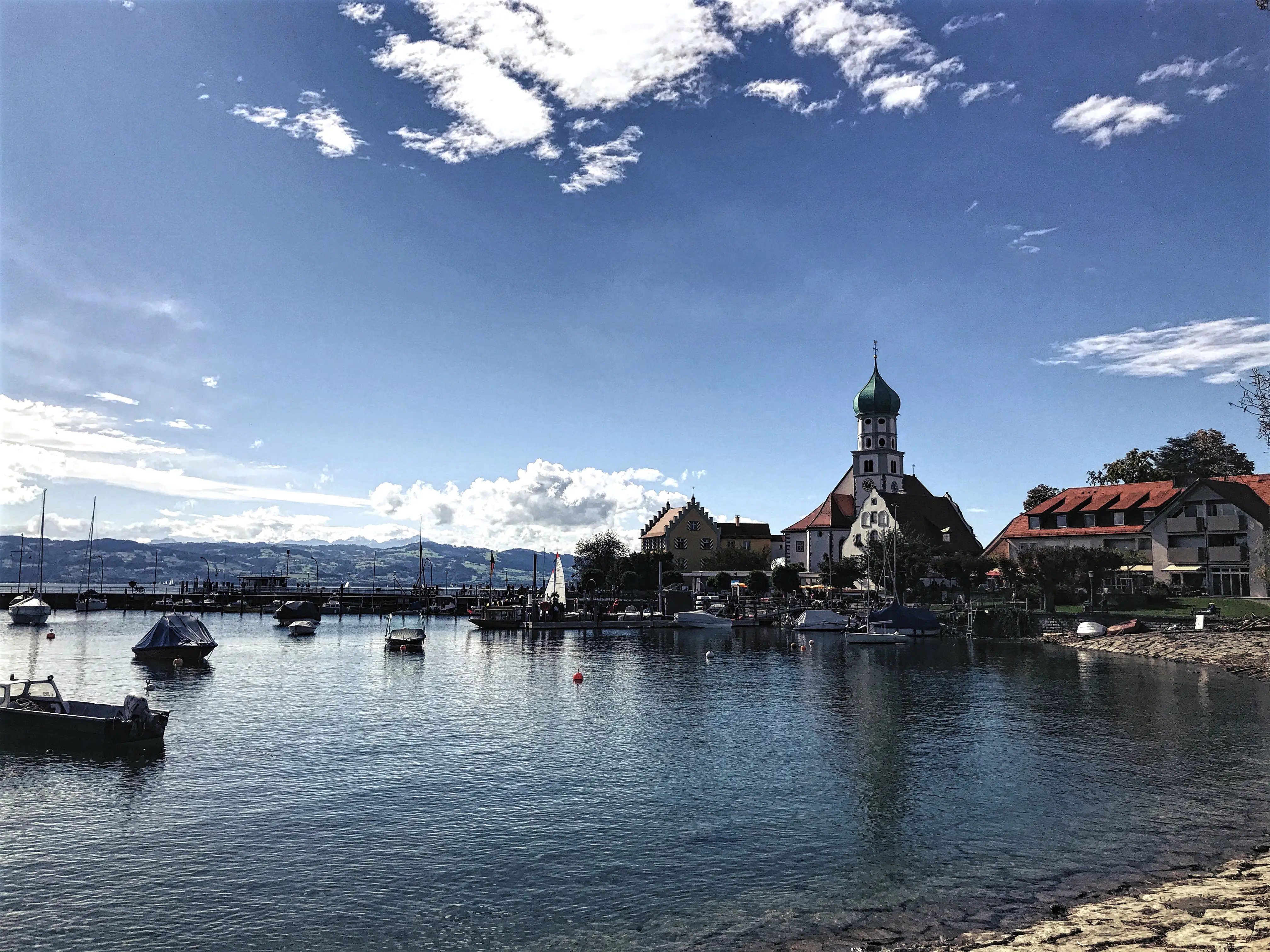 Das idyllische Panorama von Wasserburg zieht jedes Jahr einige Touristen in das kleine Örtchen am Bodensee.