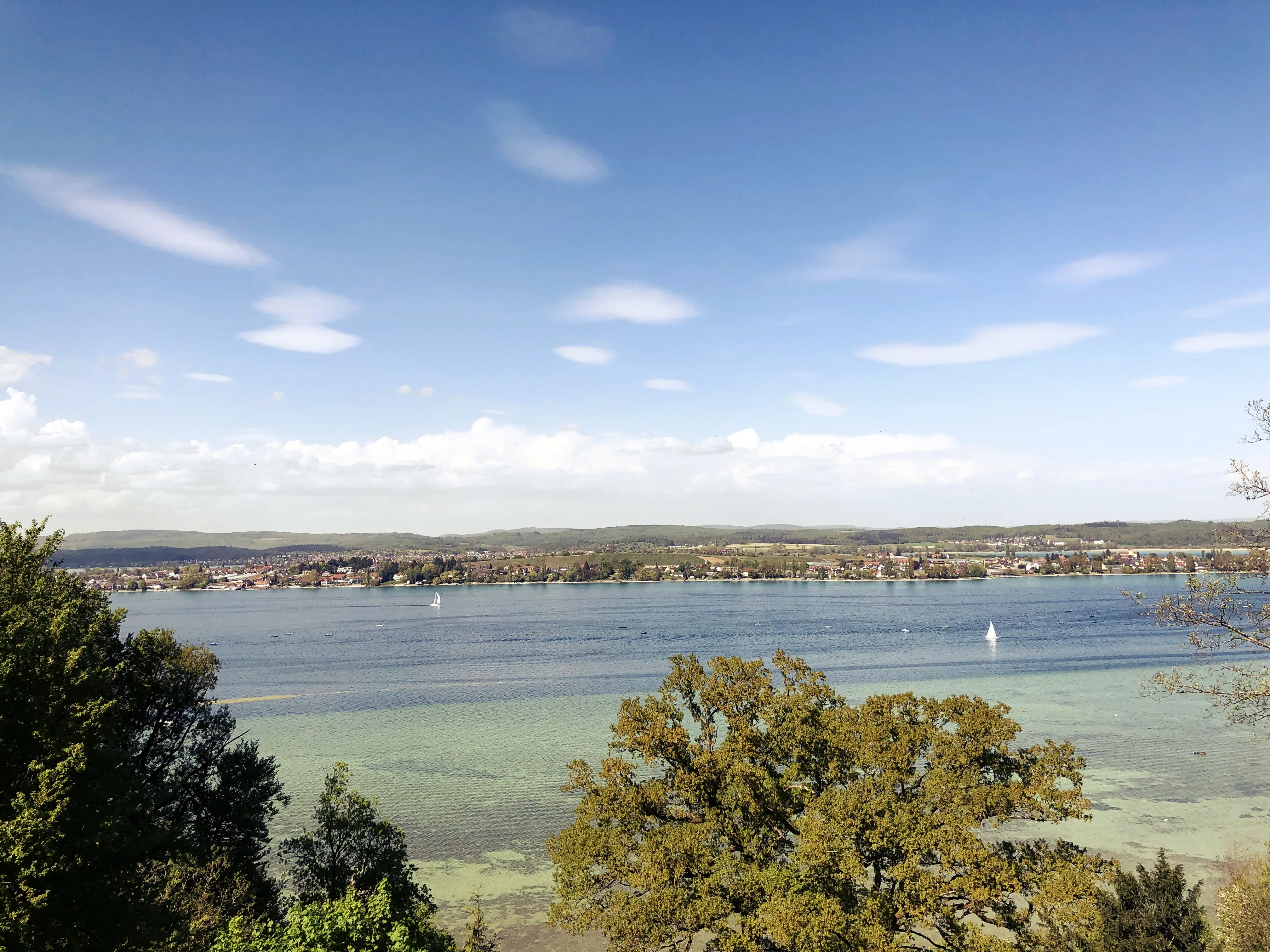 Auch von diesem Schloss aus, hat man einen herrlichen Blick auf den Bodensee.