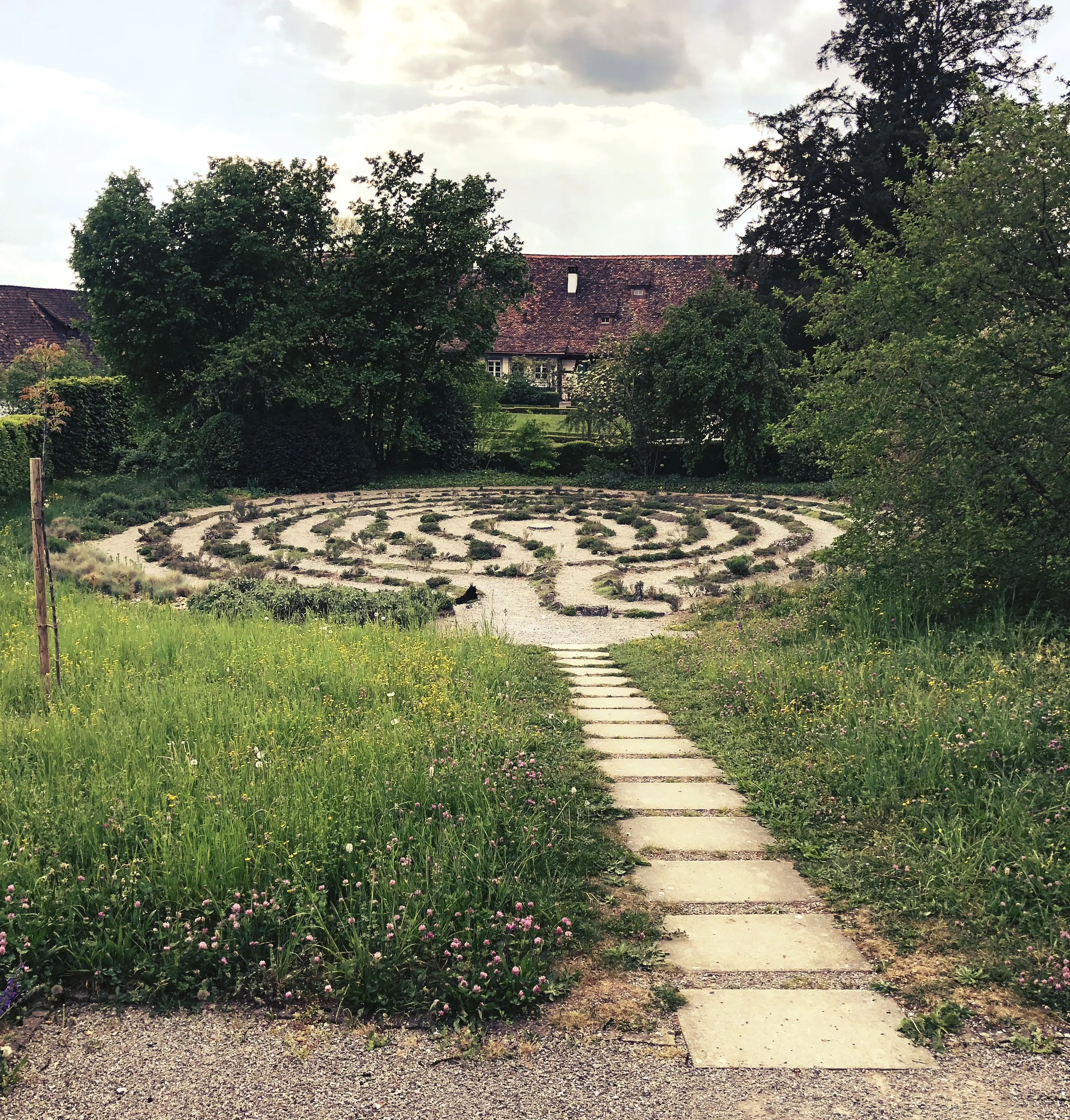 Ein Labyrinth ist in der Kartause Ittingen ebenfalls angelegt, durch das man als Besucher laufen kann.