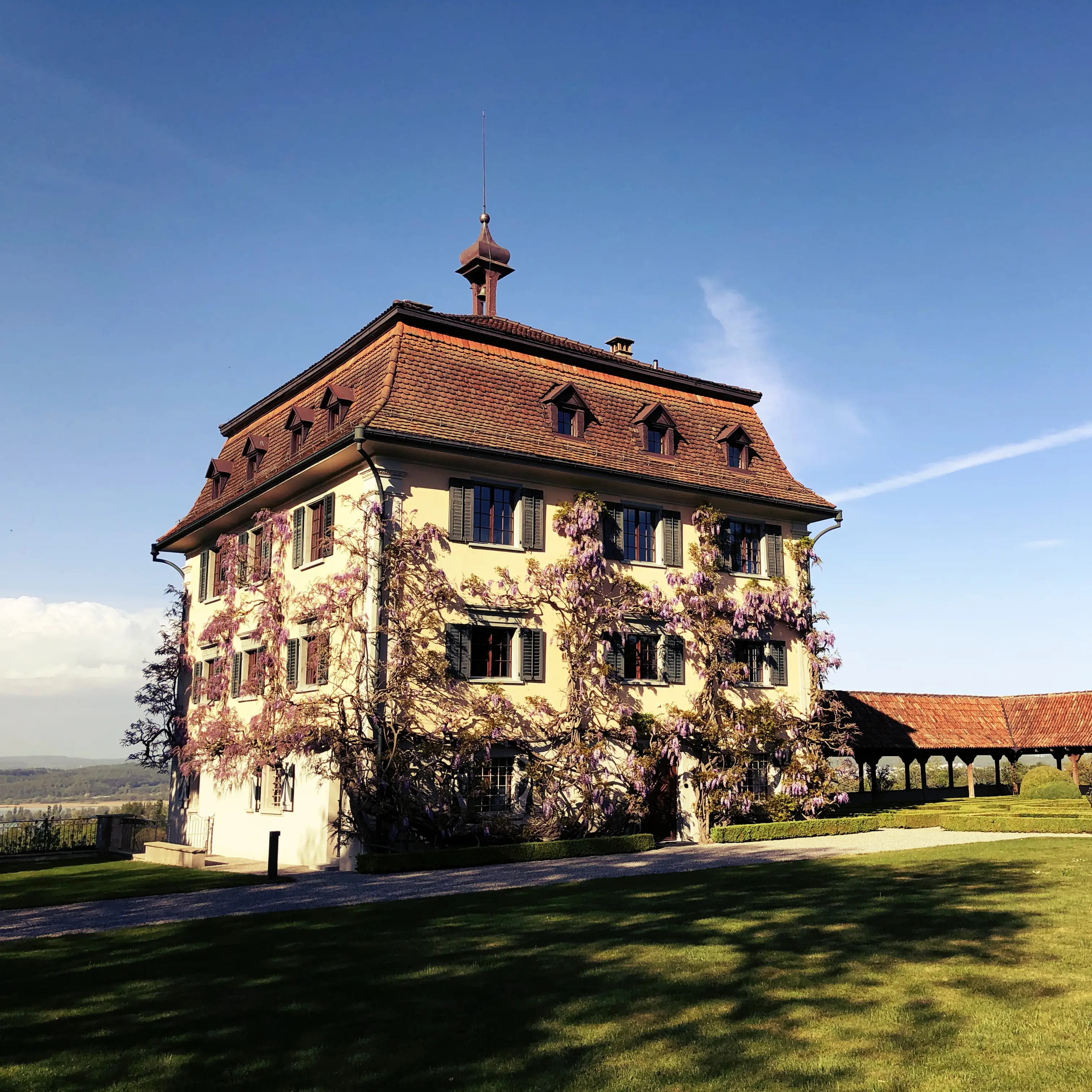 Kurze Wanderung zum Schloss Wolfsberg
