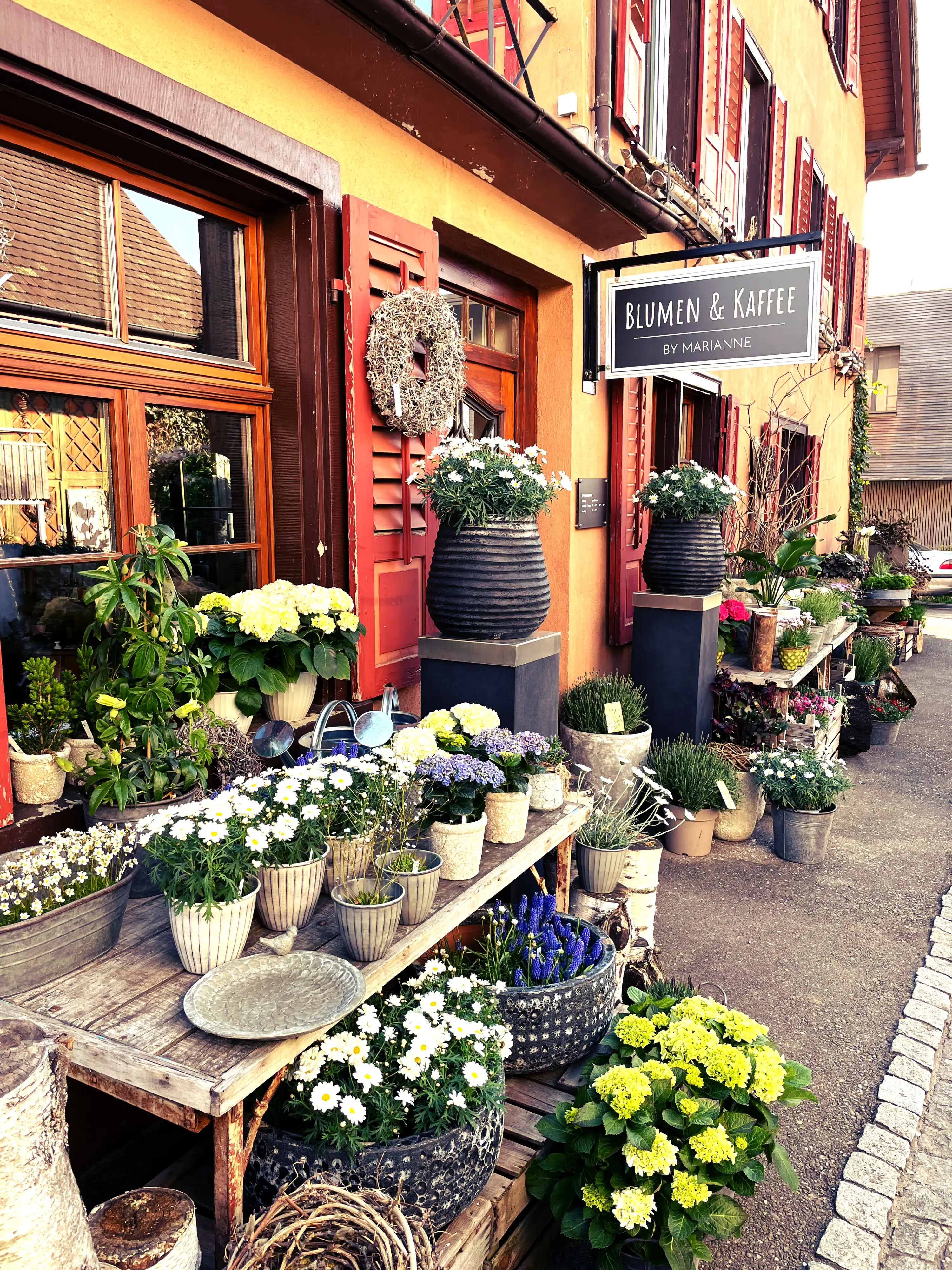 Hübsche, kleine Blumengeschäfte laden in Steckborn zum bummeln ein.