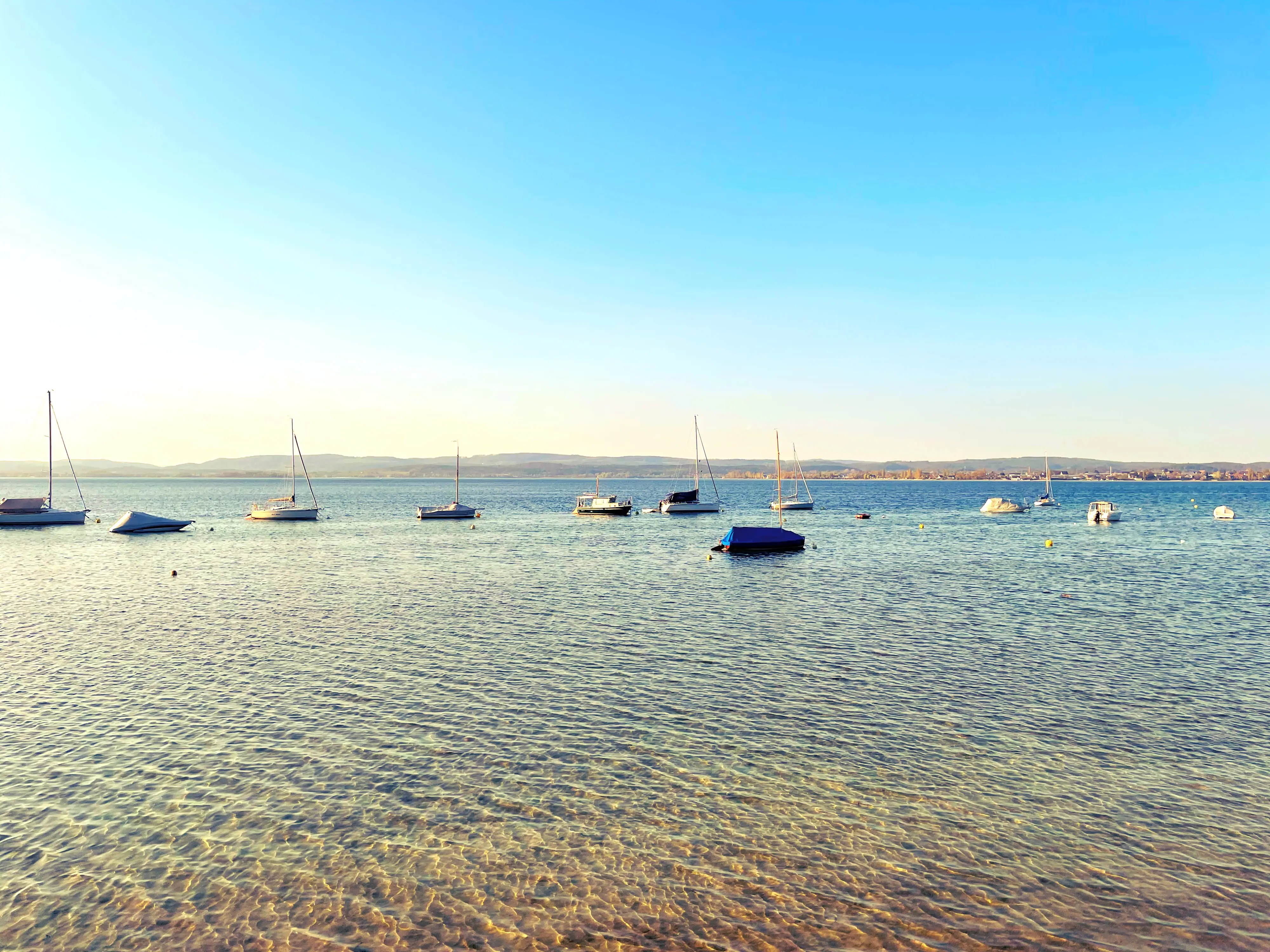 Besonders bei Abenddämmerung sieht der Bodensee bei Steckborn besonders schön aus.