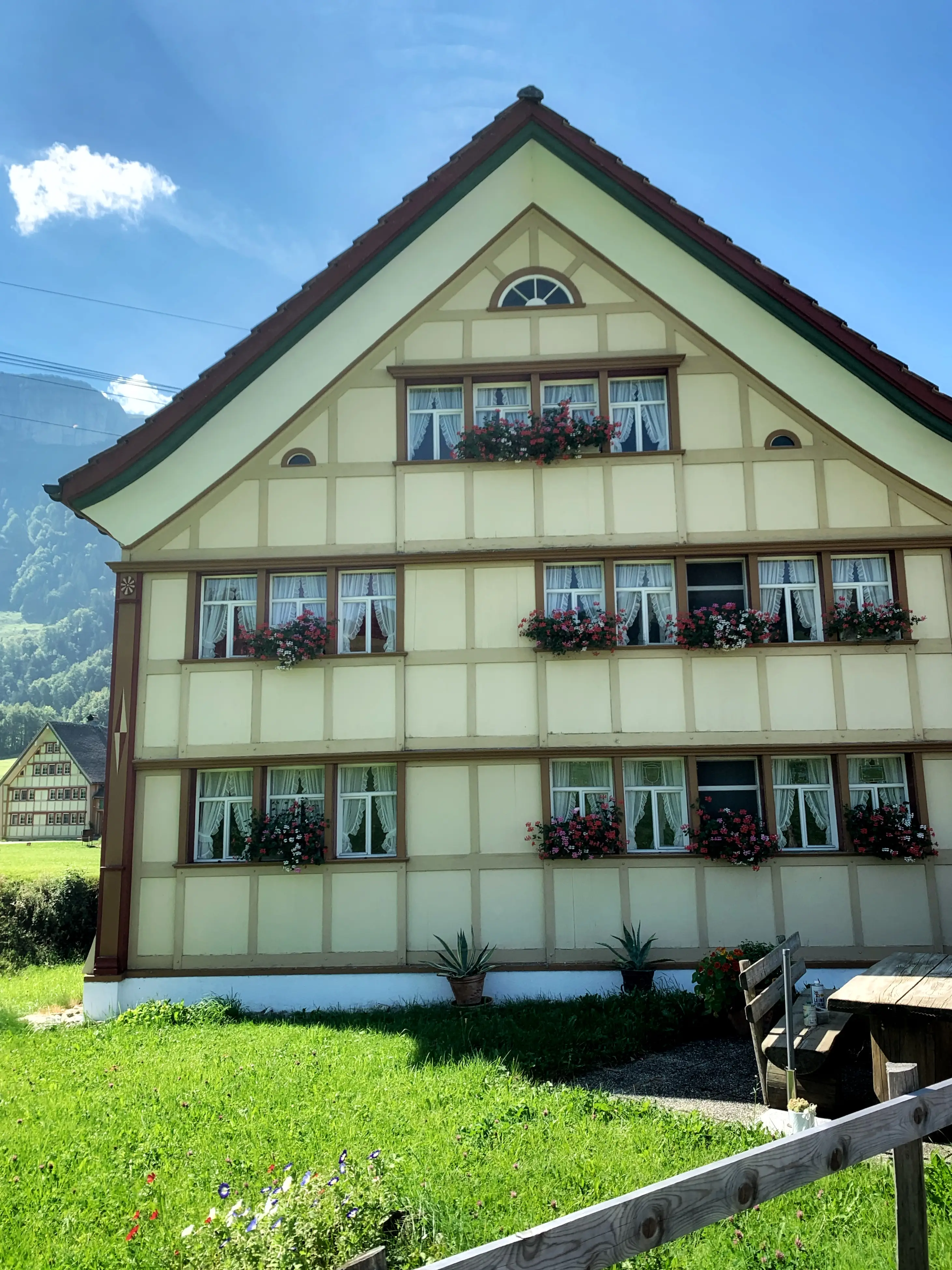 Wunderschöne Bauernhäuser sind auf der Wandertour im Appenzell ganz oft zu sehen.