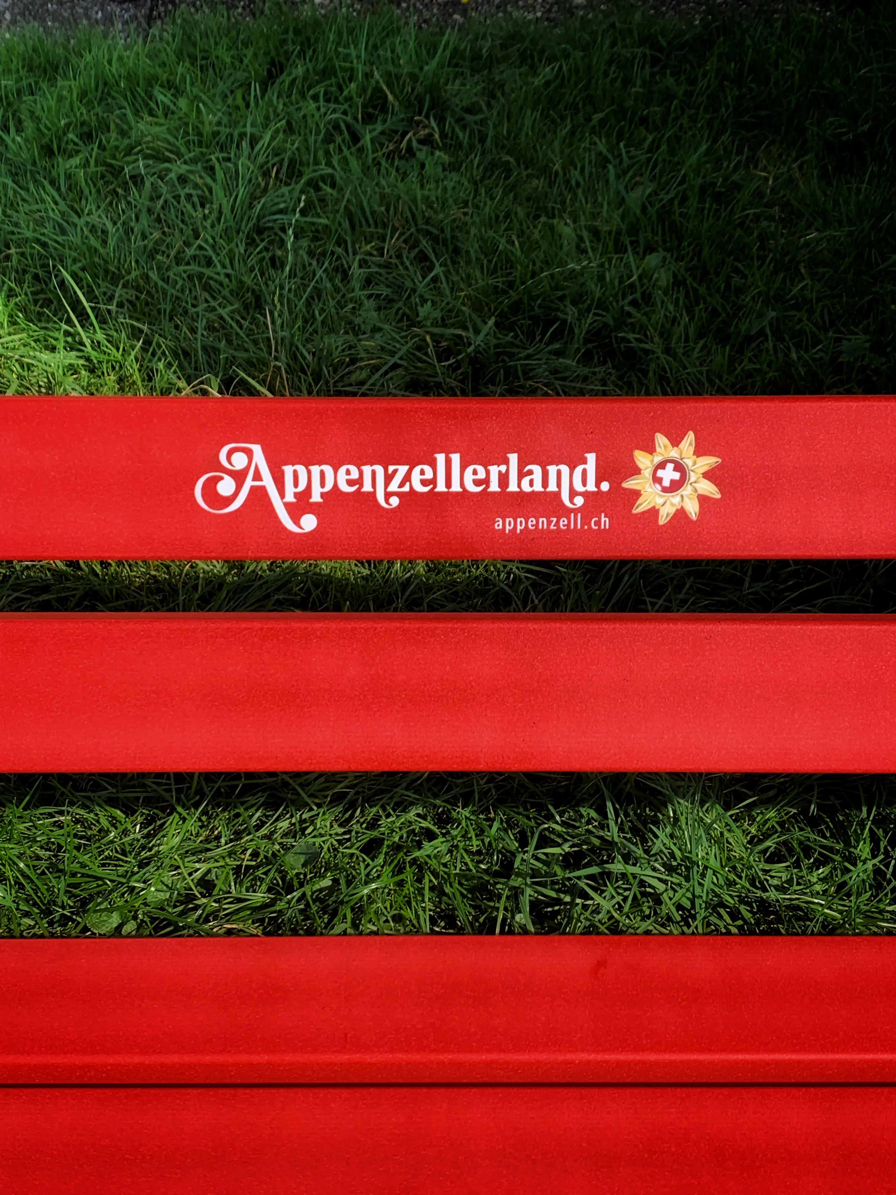 Die Localsbodensee entscheiden sich für ein Vesper auf einer Appenzeller Ruhebank.