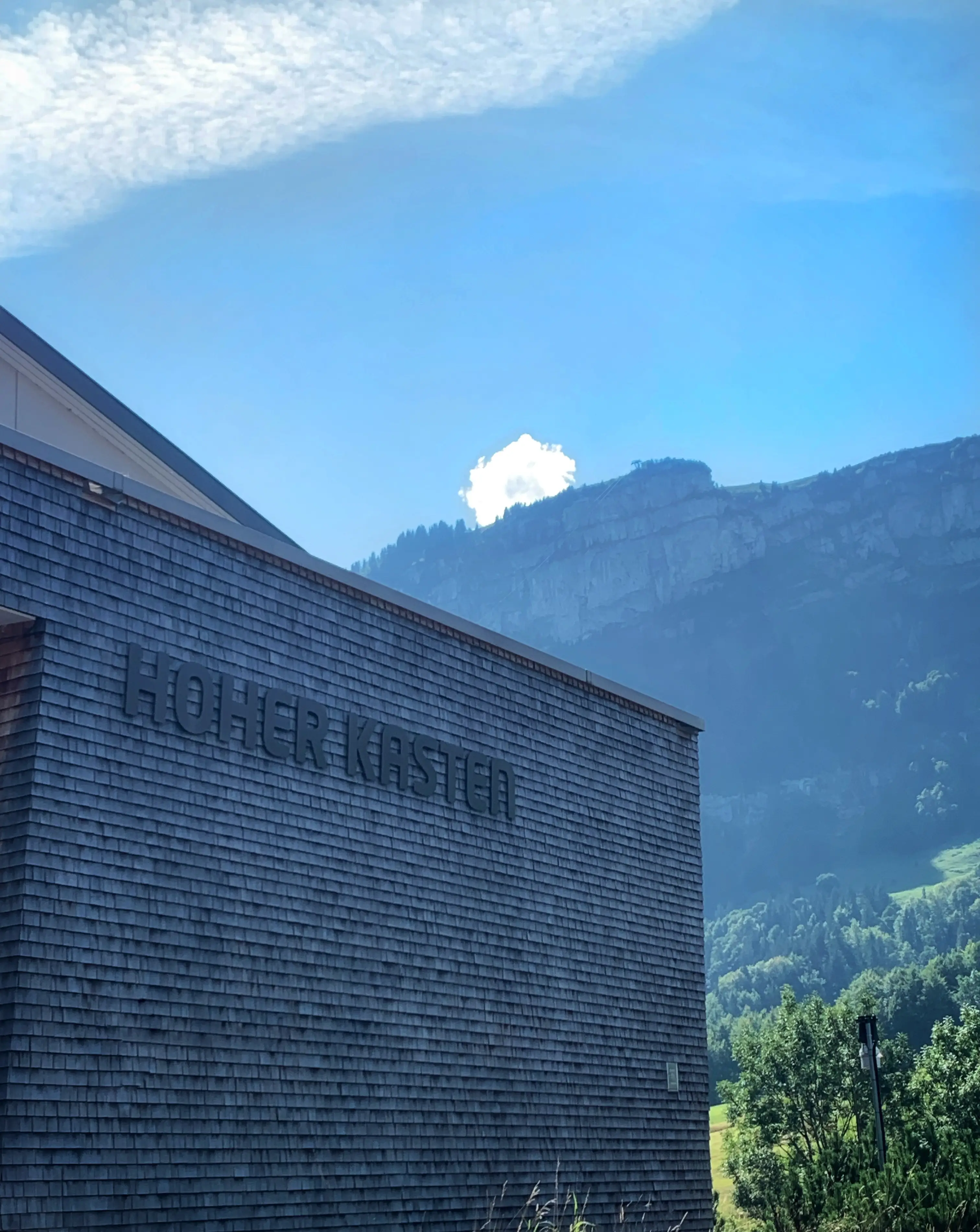 Startpunkt für die Wanderung im Appenzell ist die Seilbahn Hoher Kasten.