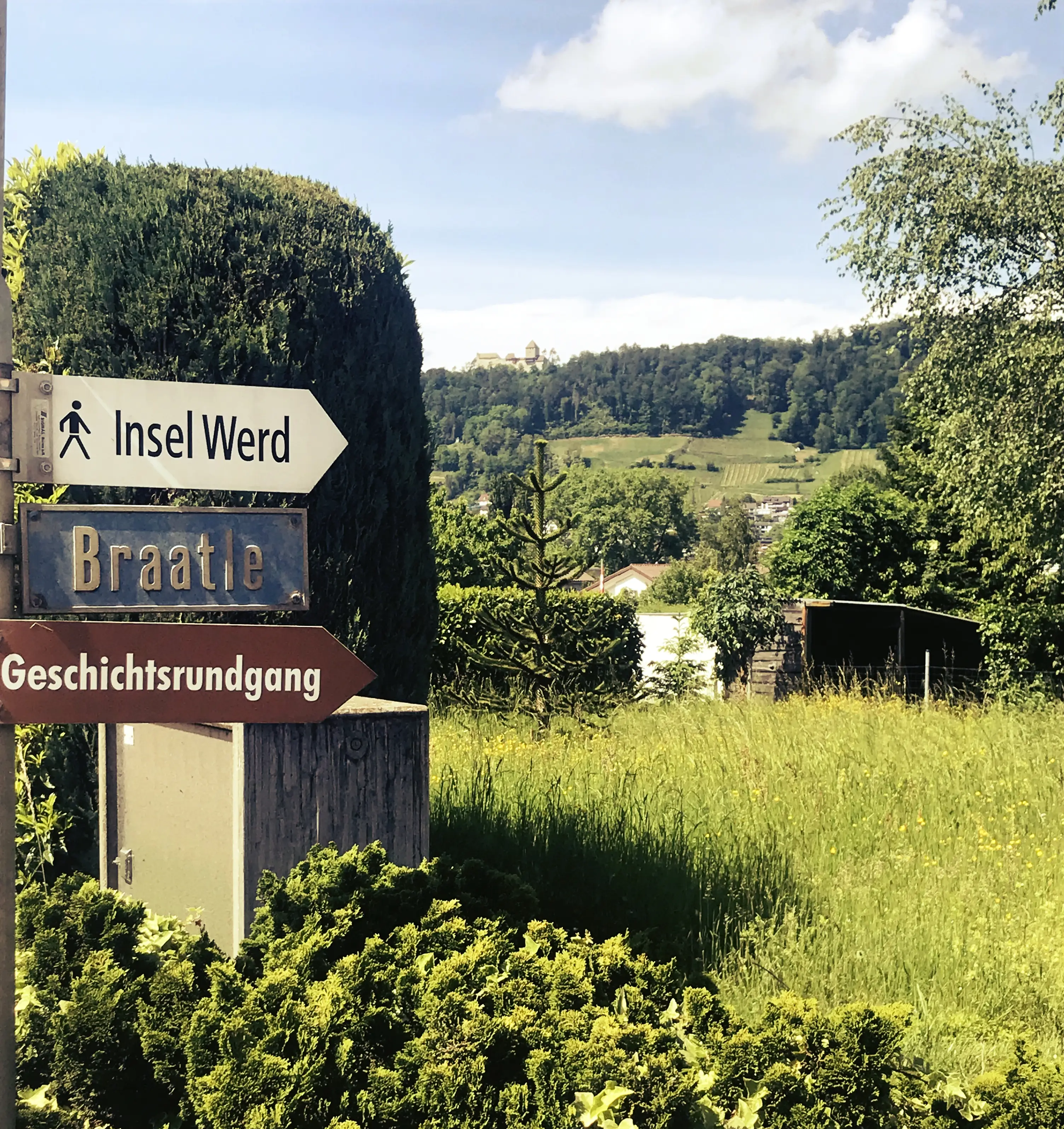 Der Weg zur Klosterinsel Werd ist in Eschenz gut ausgeschildert.