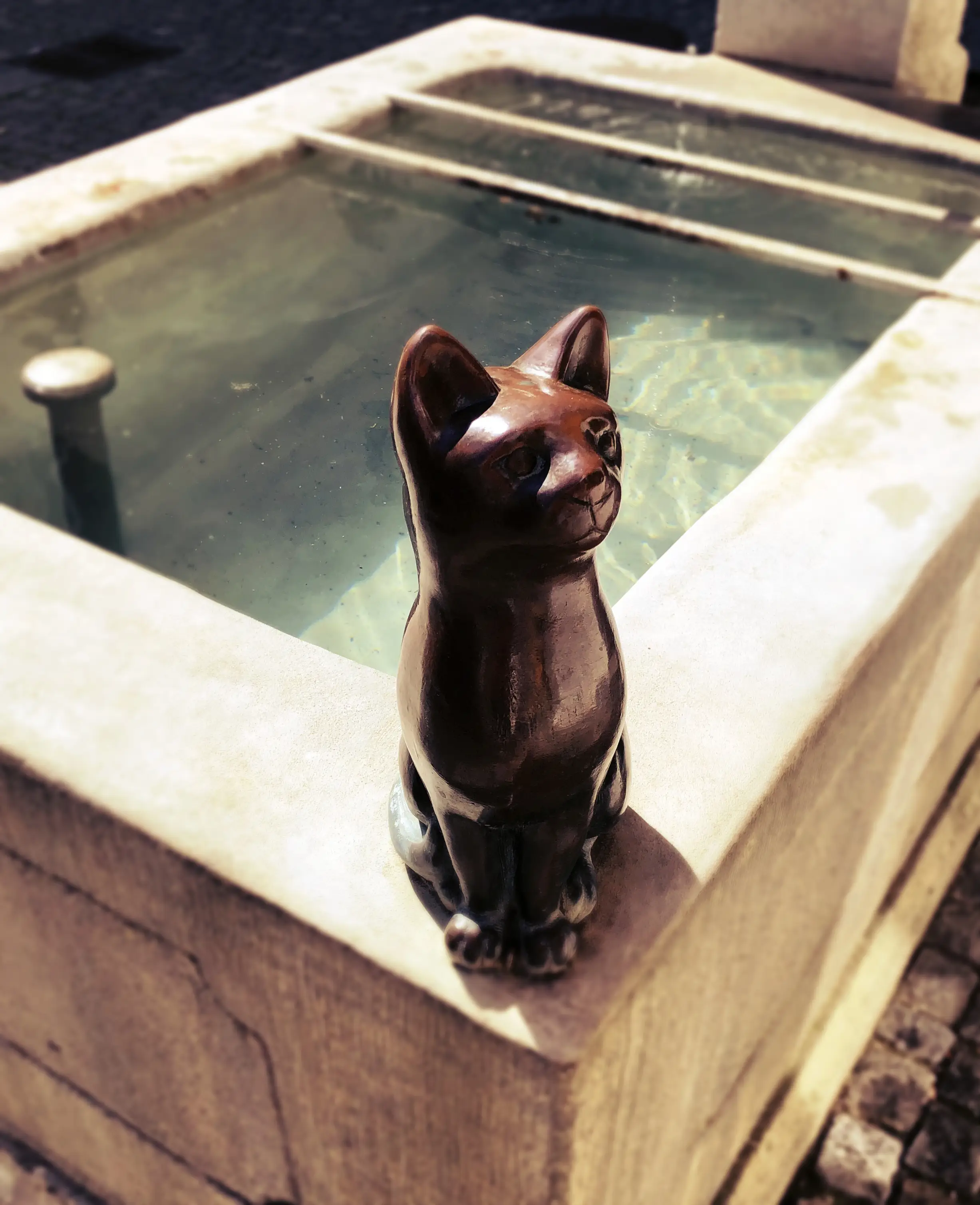 Mehrere kleine Tierfiguren sind in der Innenstadt von Stein am Rhein zu finden.