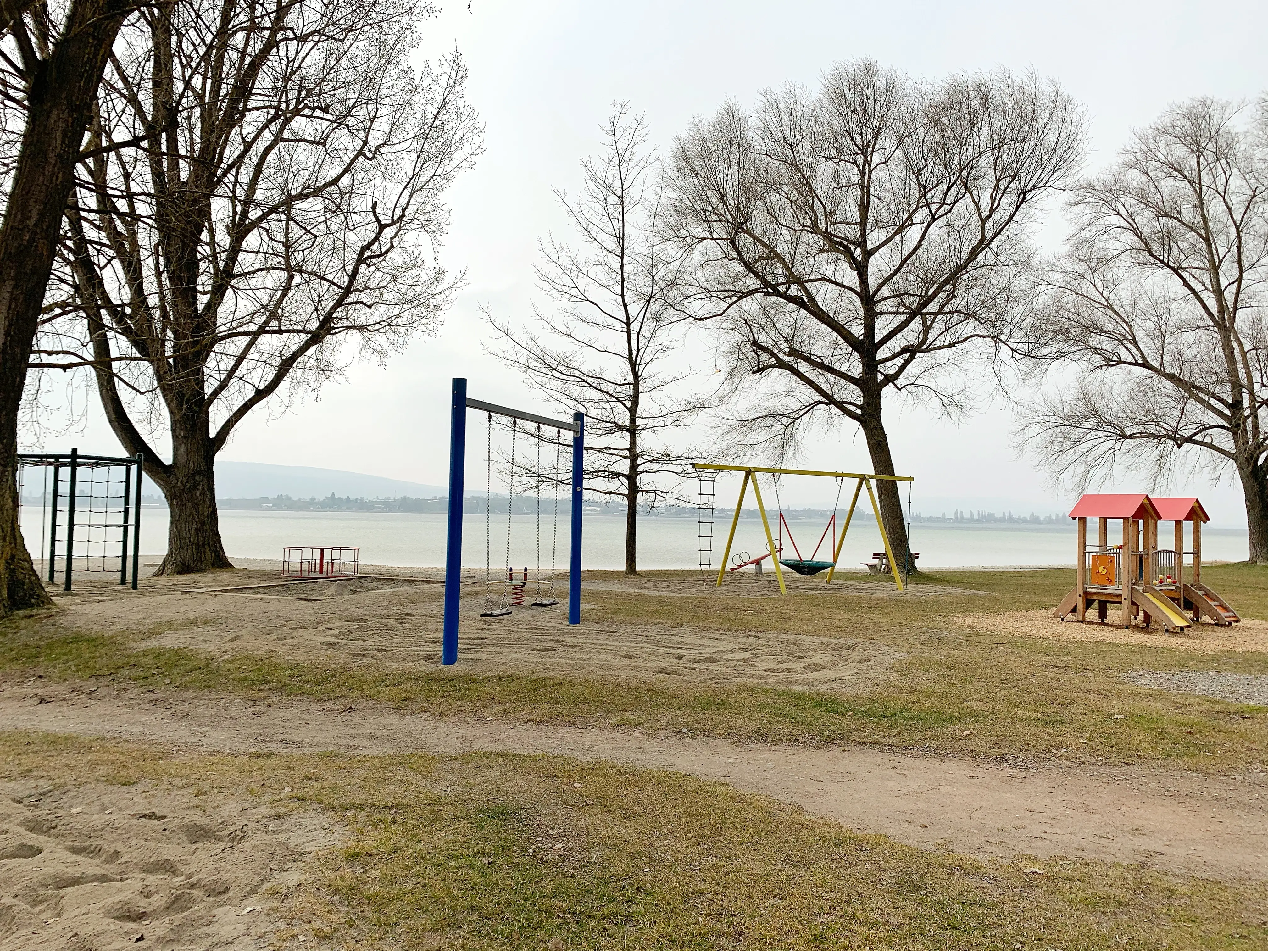 Camping direkt am Bodenseeufer ist zum Beispiel in Hegne bei Konstanz möglich.