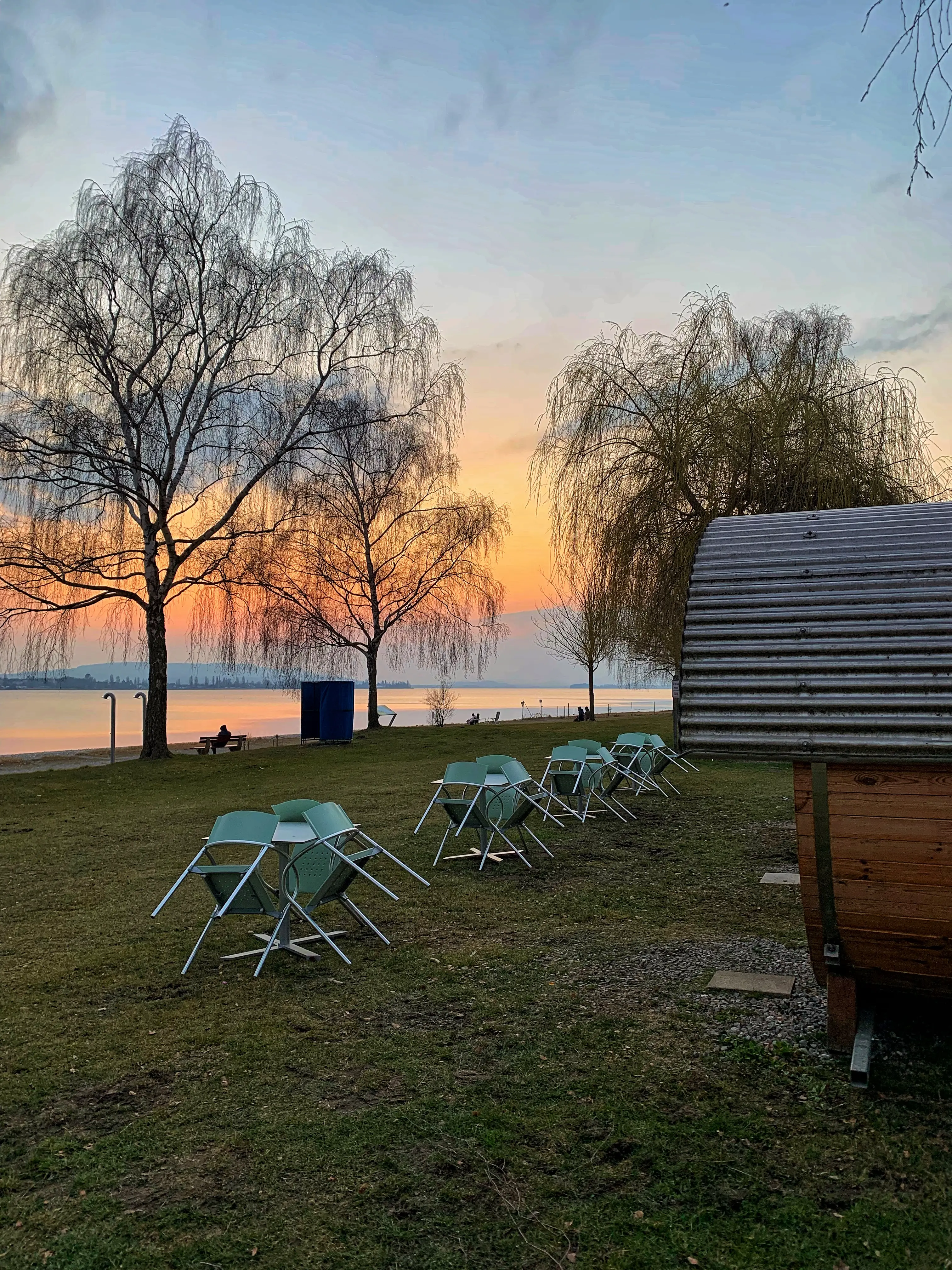 Bei Camping direkt am Bodensee kann auch in Schlaffässern übernachtet werden.