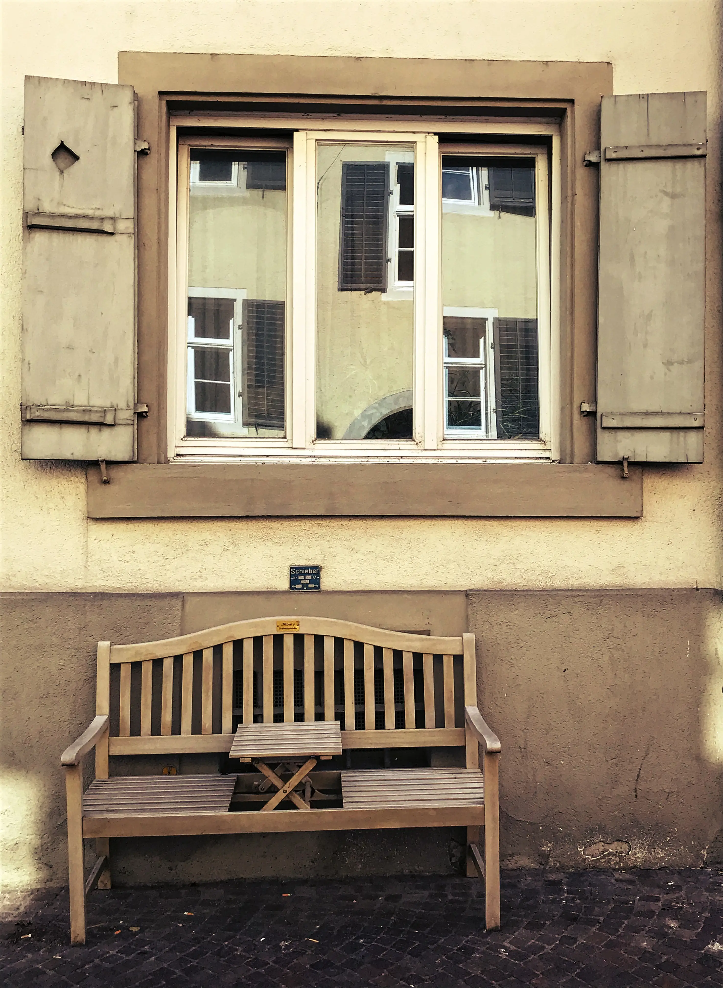 Eine Bank zum Ausruhen ist beim Städtetrip durch Konstanz immer Willkommen.