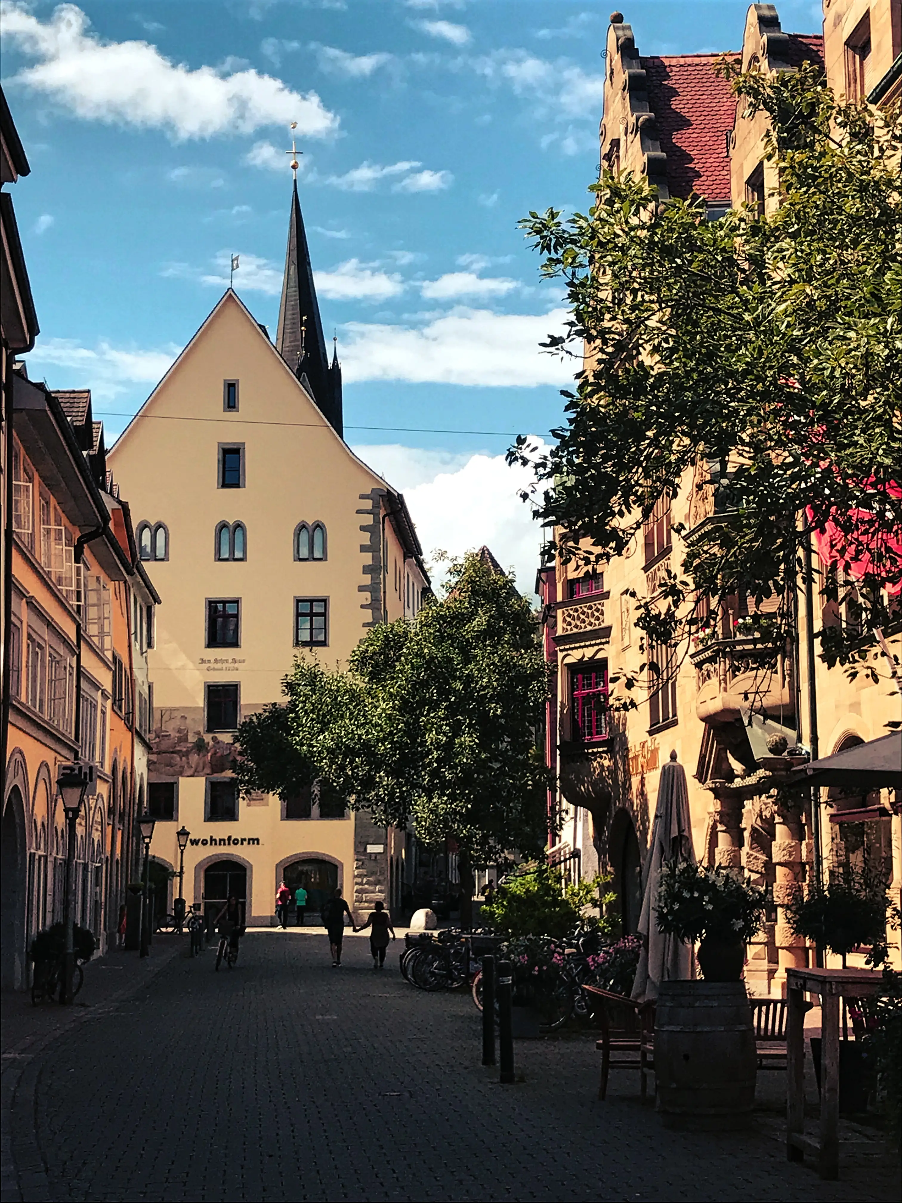 Wer auf hochwertiges Interior steht, ist im Hohen Haus richtig. Hier finden sich einige Designermarken, die auf mehreren Etagen verteilt sind.