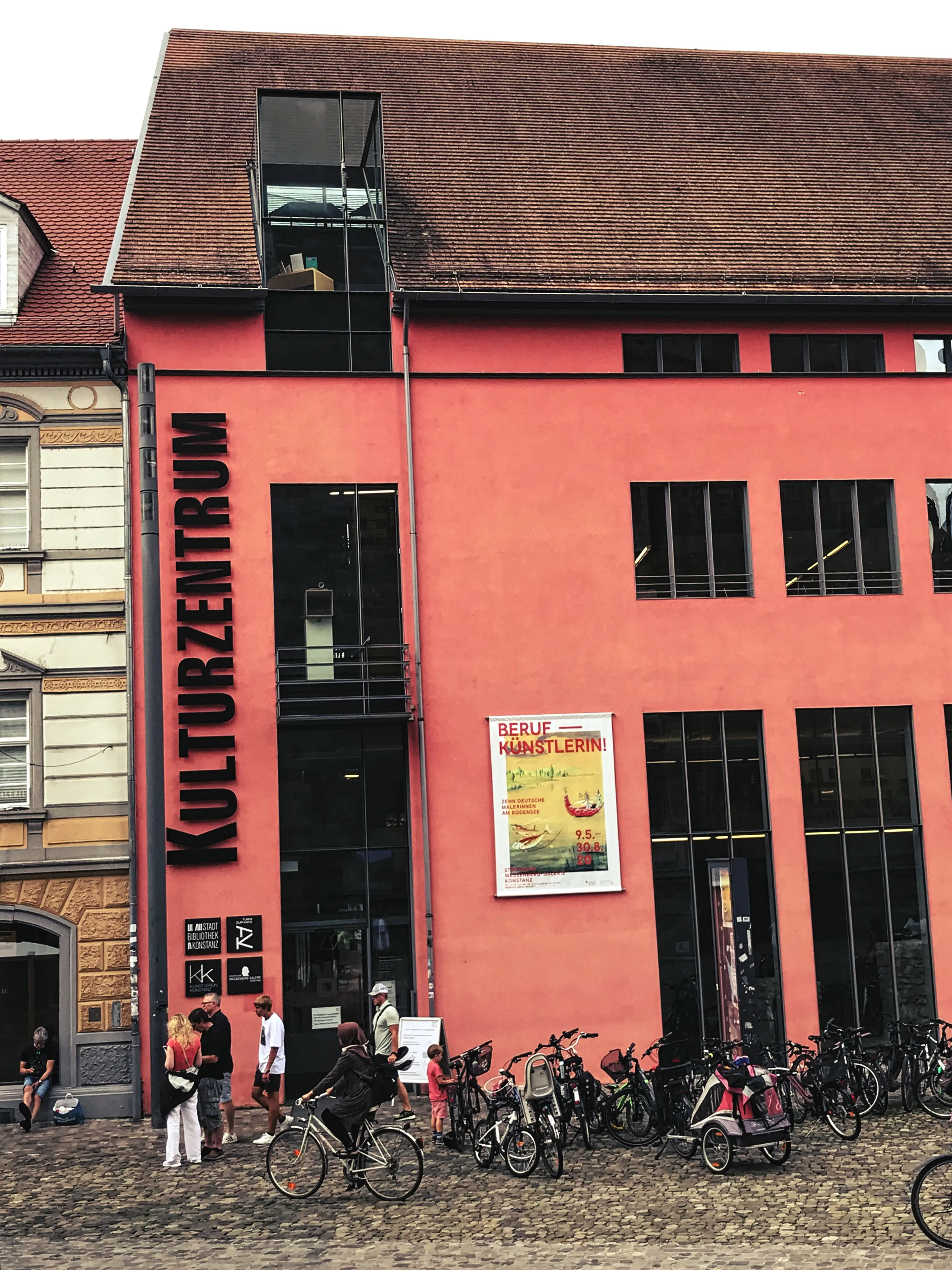 Das Kulturzentrum in Konstanz ist Anlaufpunkt für alle Kunstinteressierten. Die Ausstellungen wechseln in regelmäßigen Abständen.