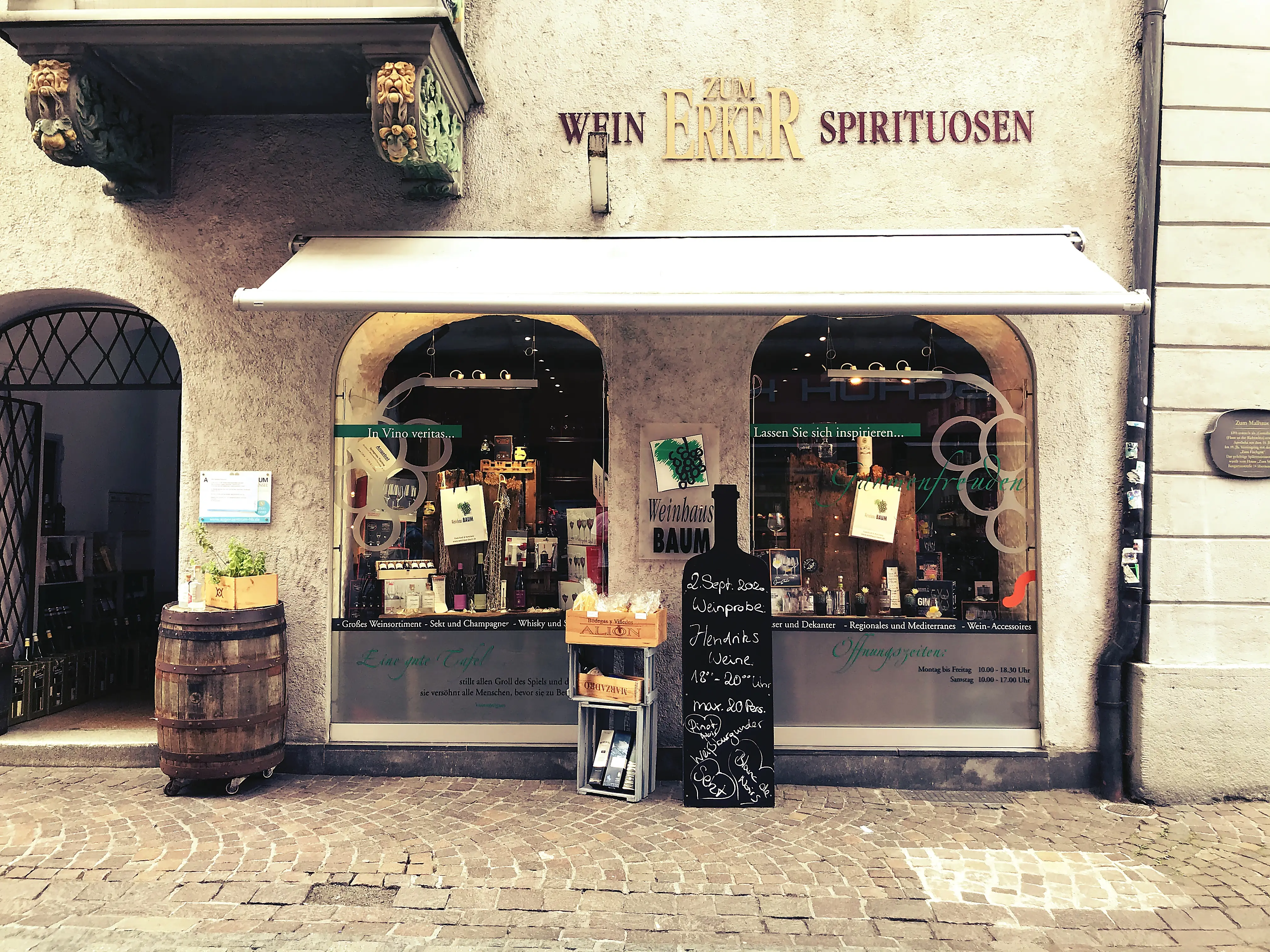 Im Weinhaus Baum gibt es leckere Weine und Spirituosen, die zum Genießen einladen.