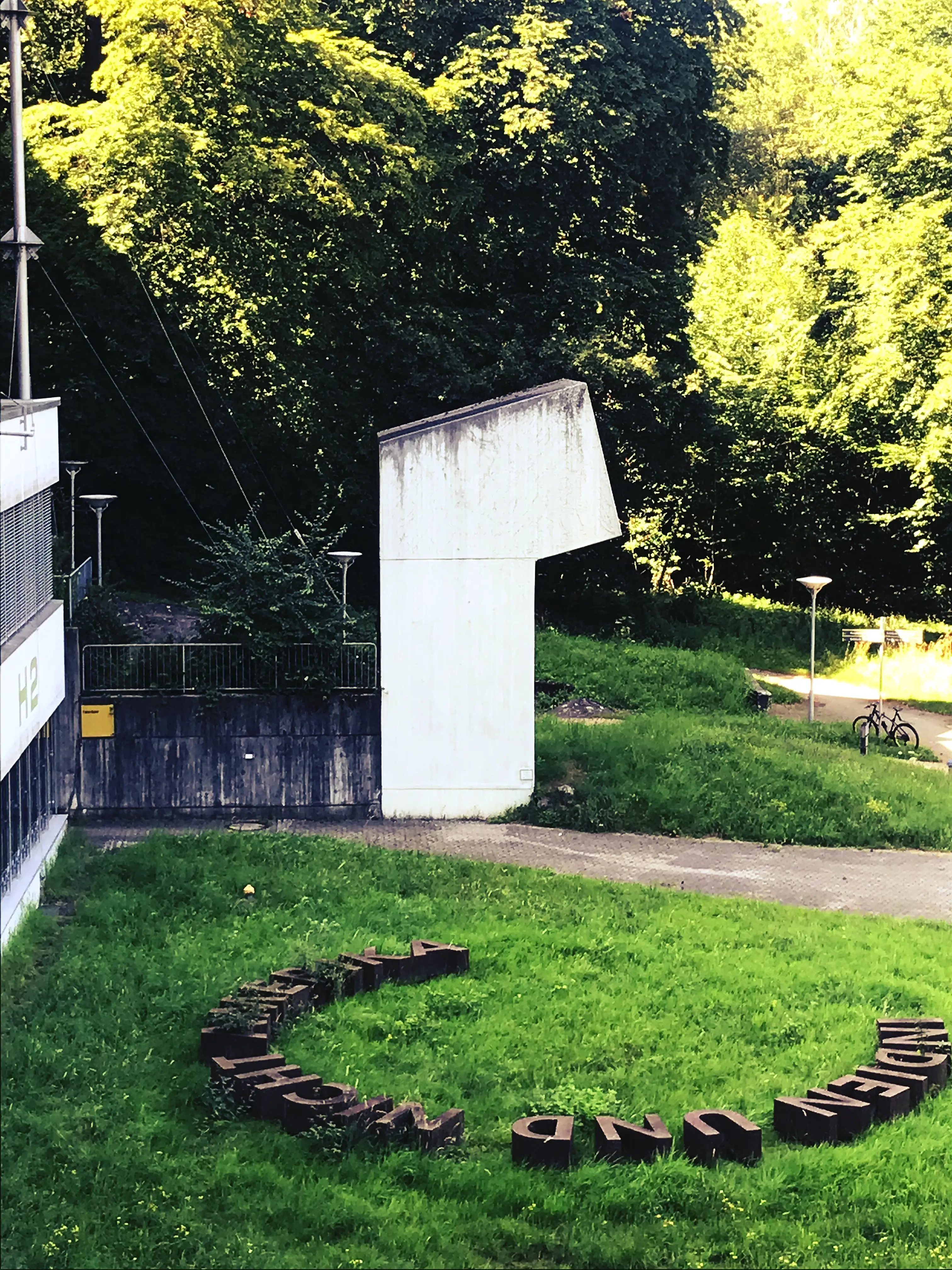 Rudolf Herz hat eine kreisförmige Installation mit dem Thema Indien erschaffen.