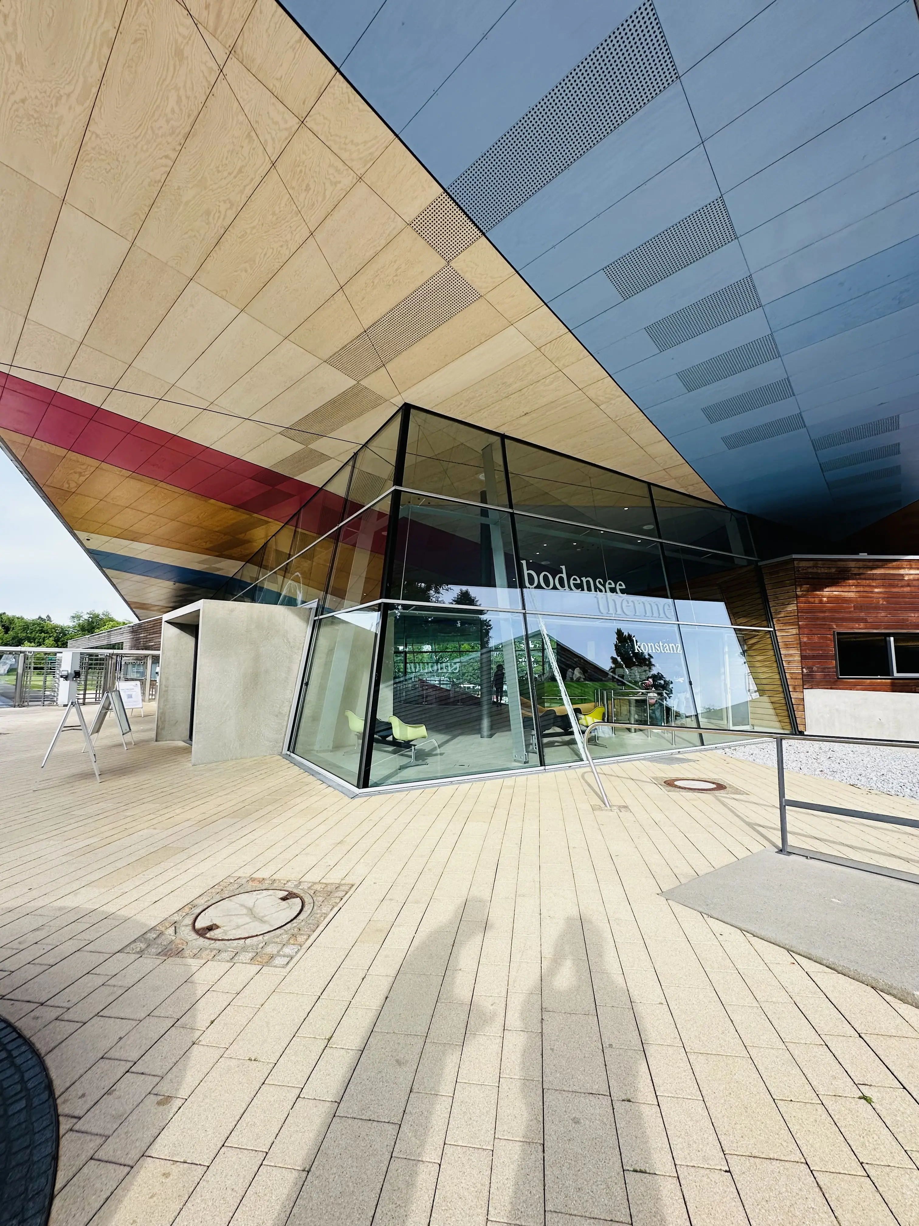 Startpunkt unseres Spaziergangs über den Planetenweg ist die Therme in Konstanz.