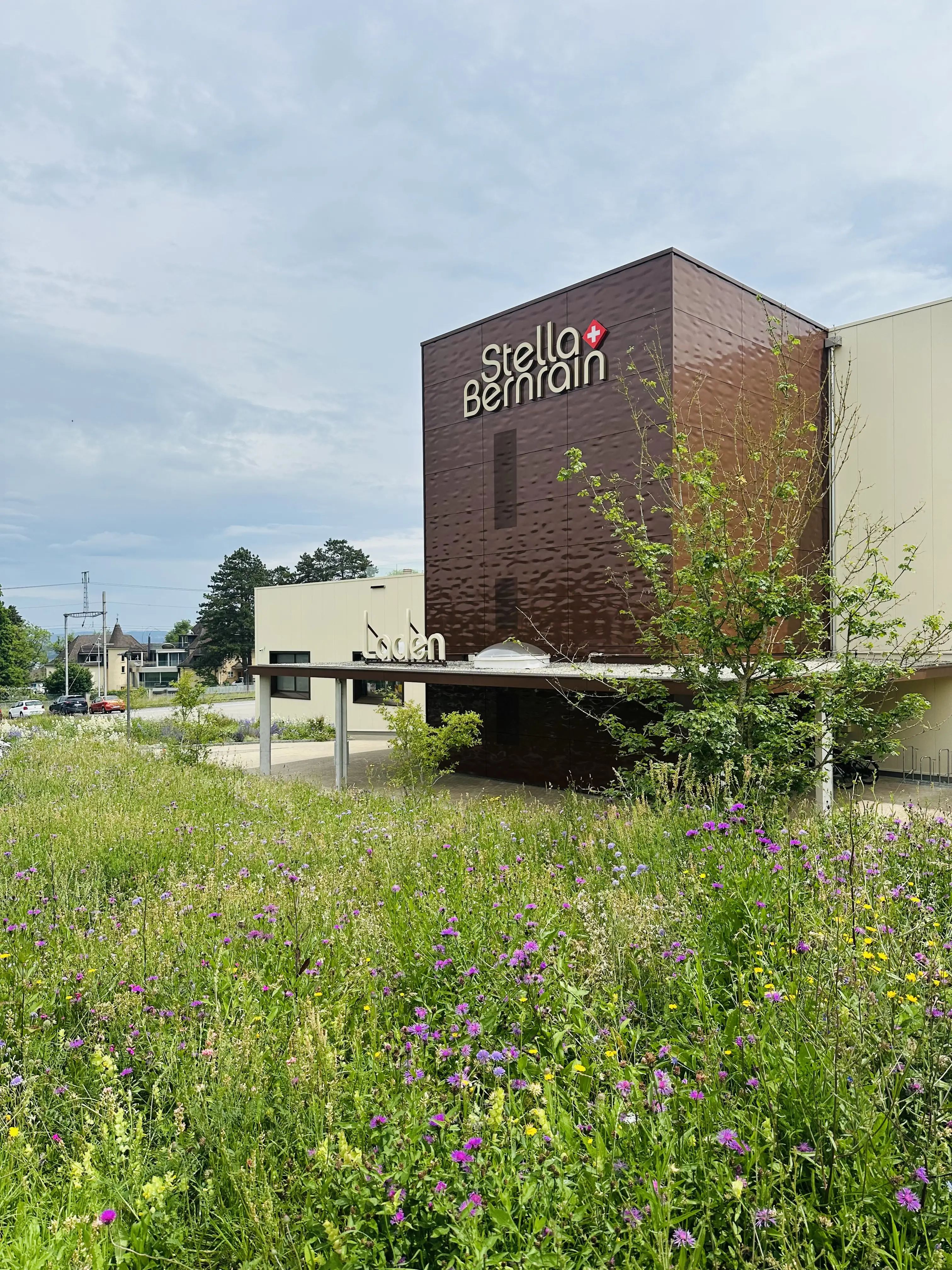 Die Stella Bernrain ist die Kreuzlingen Schokoladenfabrik mit Werksverkauf und Café, in dem man schweizer Schokolade kaufen kann.