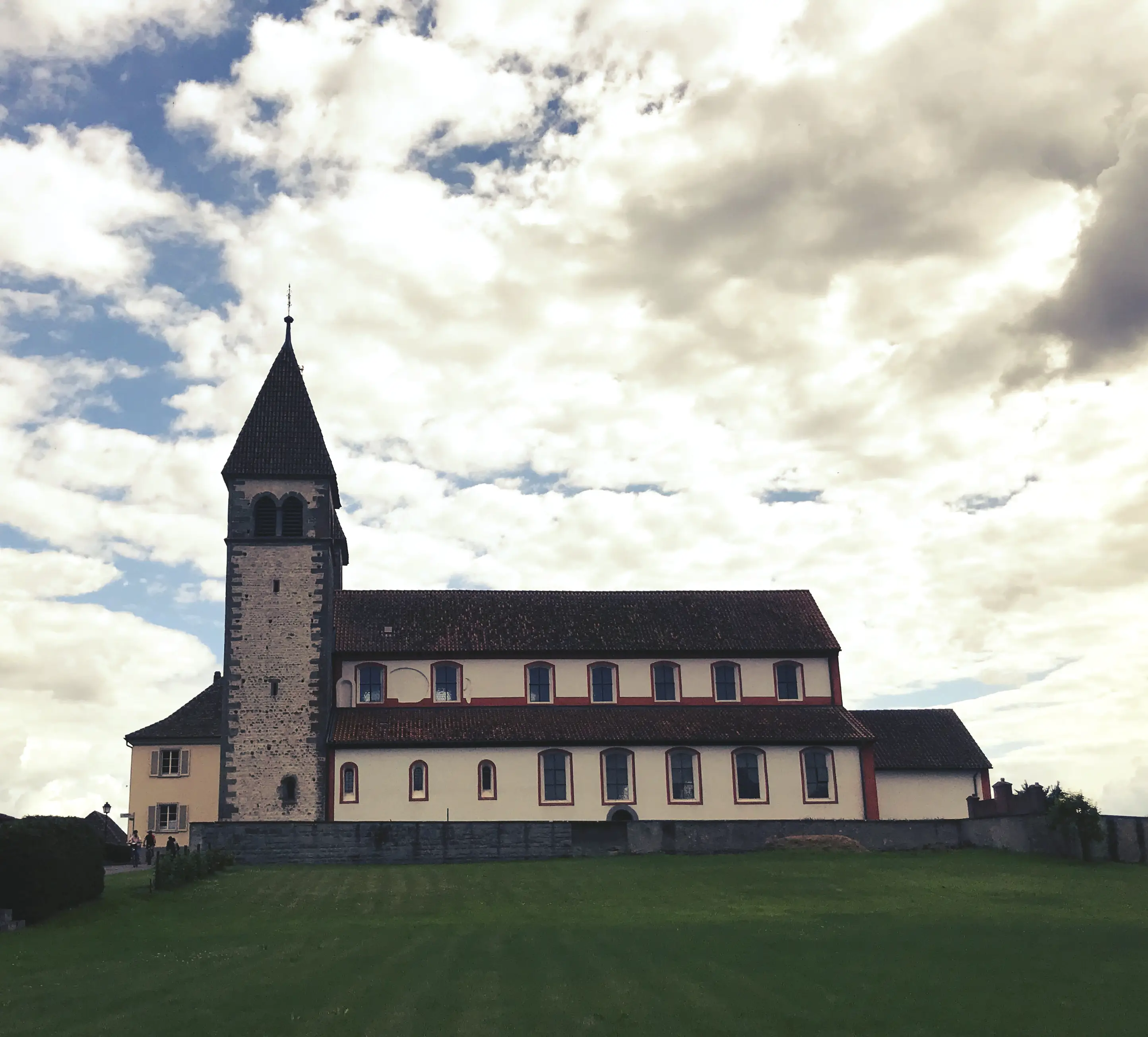 Peter und Paul ist eine der weiteren Kirchen auf der Insel Reichenau im Bodensee.