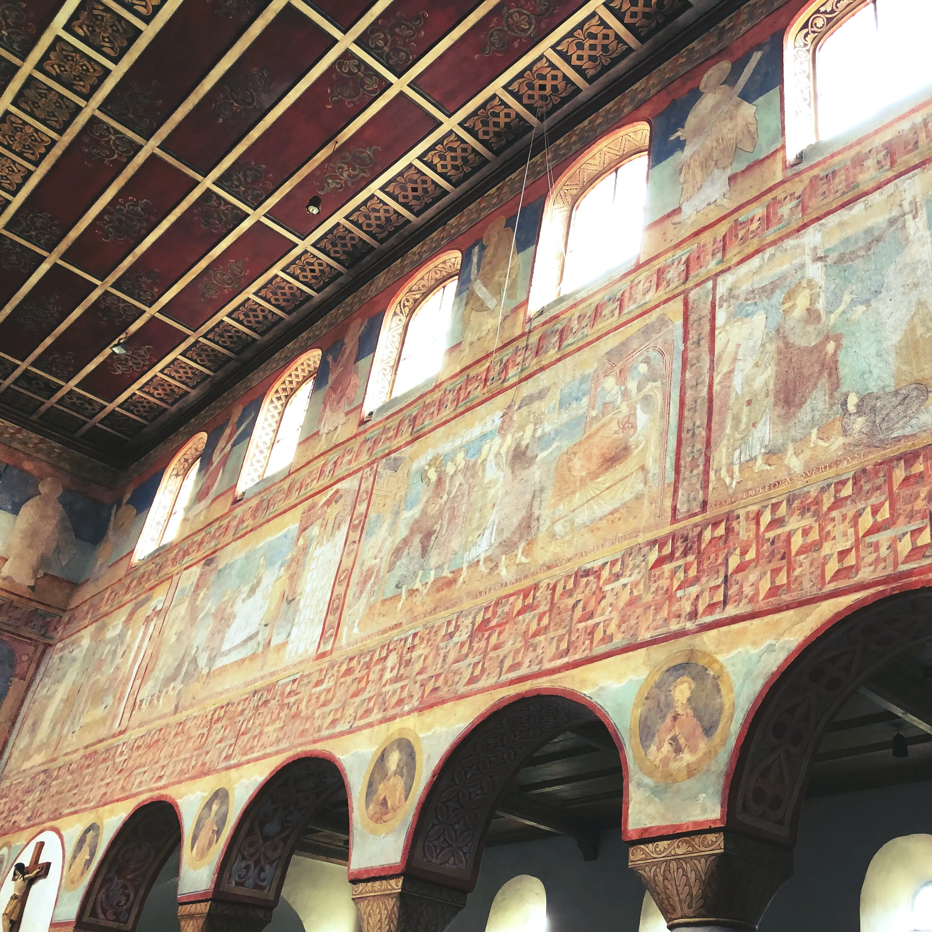 Die Deckenmalereien in der Kirche St. Georg sind absolut sehenswert.