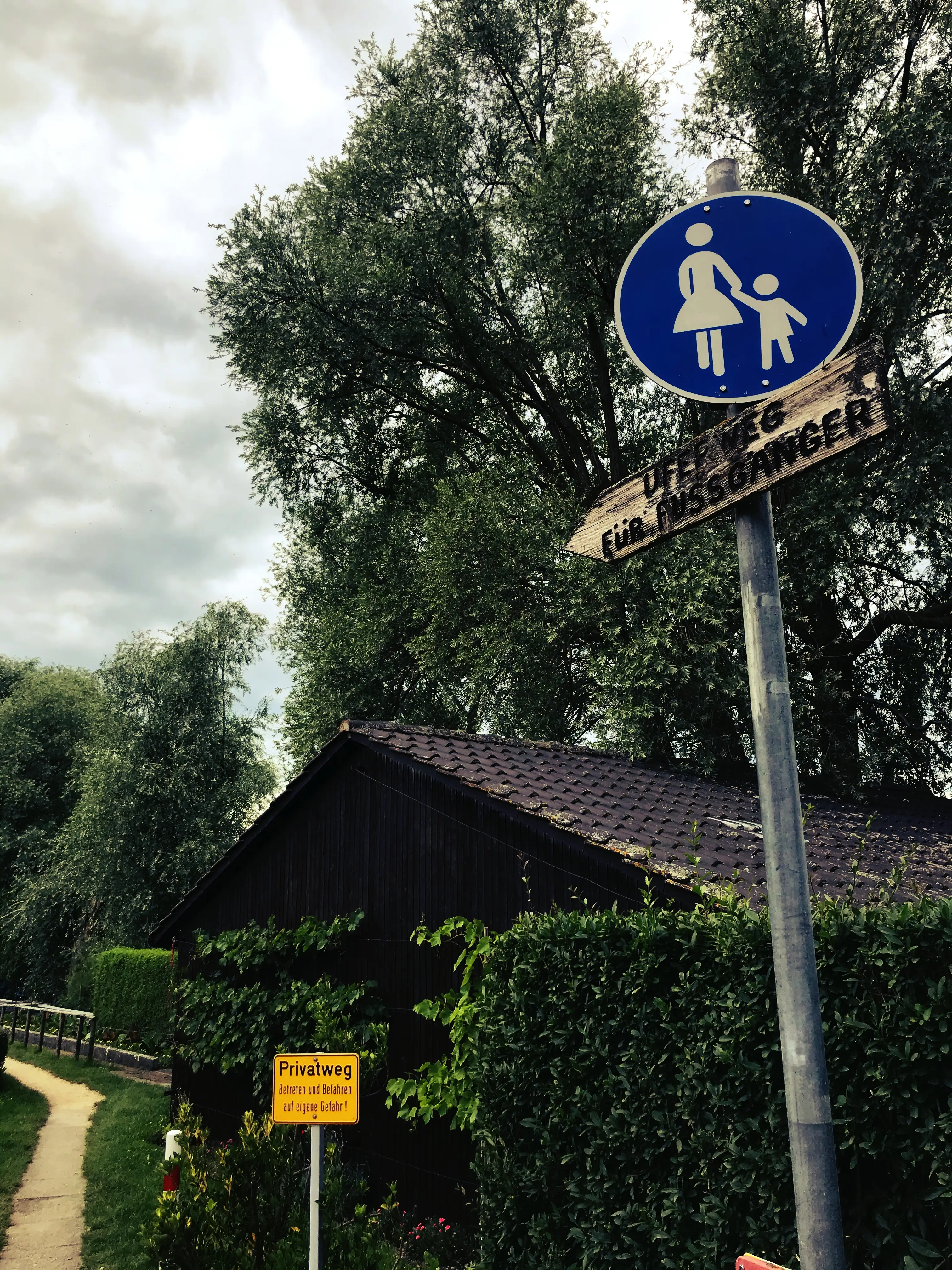 Der Uferweg auf der Reichenau ist grösstenteils gut ausgeschildert.