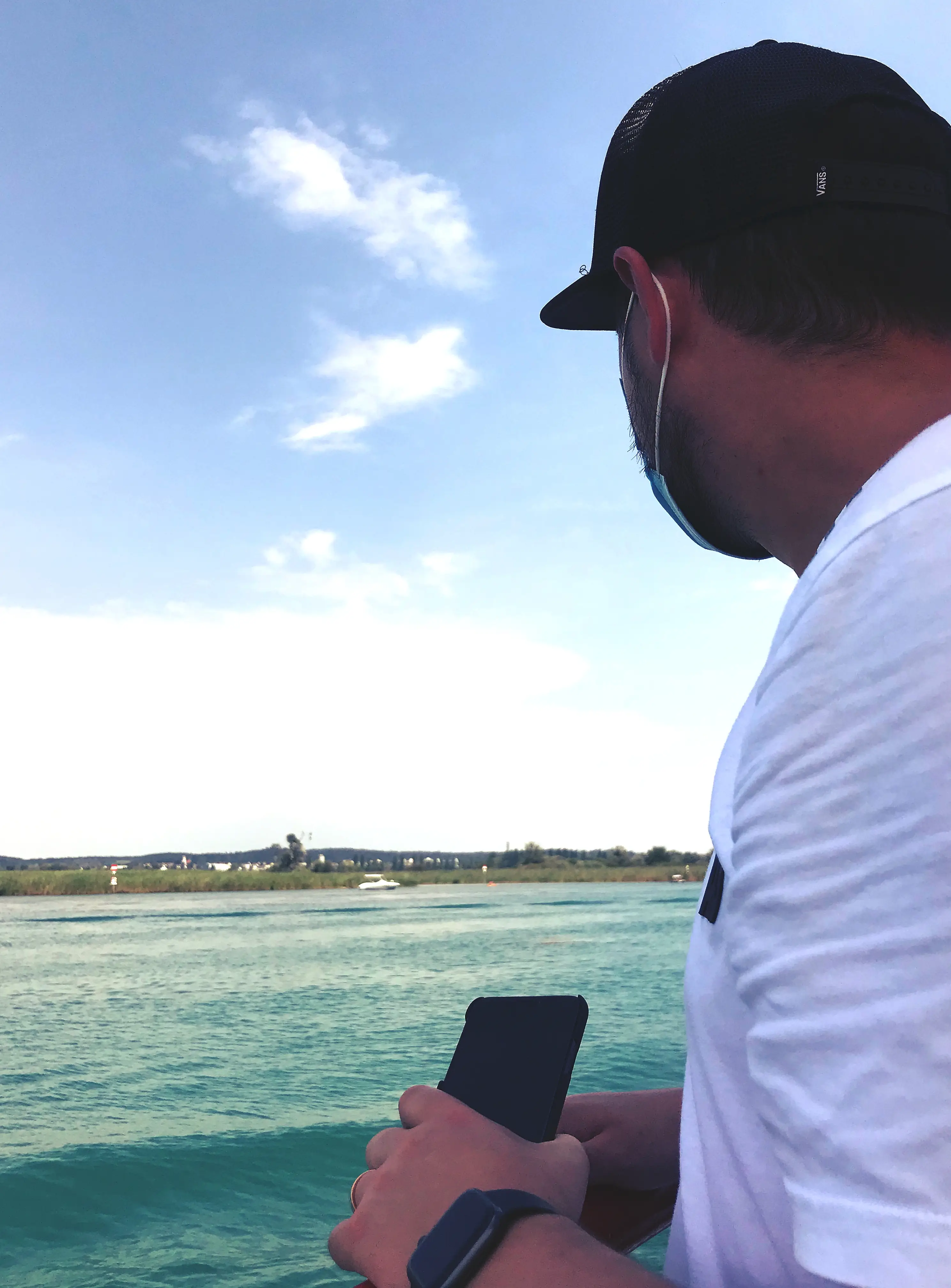 An manchen Stellen ist das Wasser des Bodensees kristallklar und man kann den Grund des Sees erkennen.