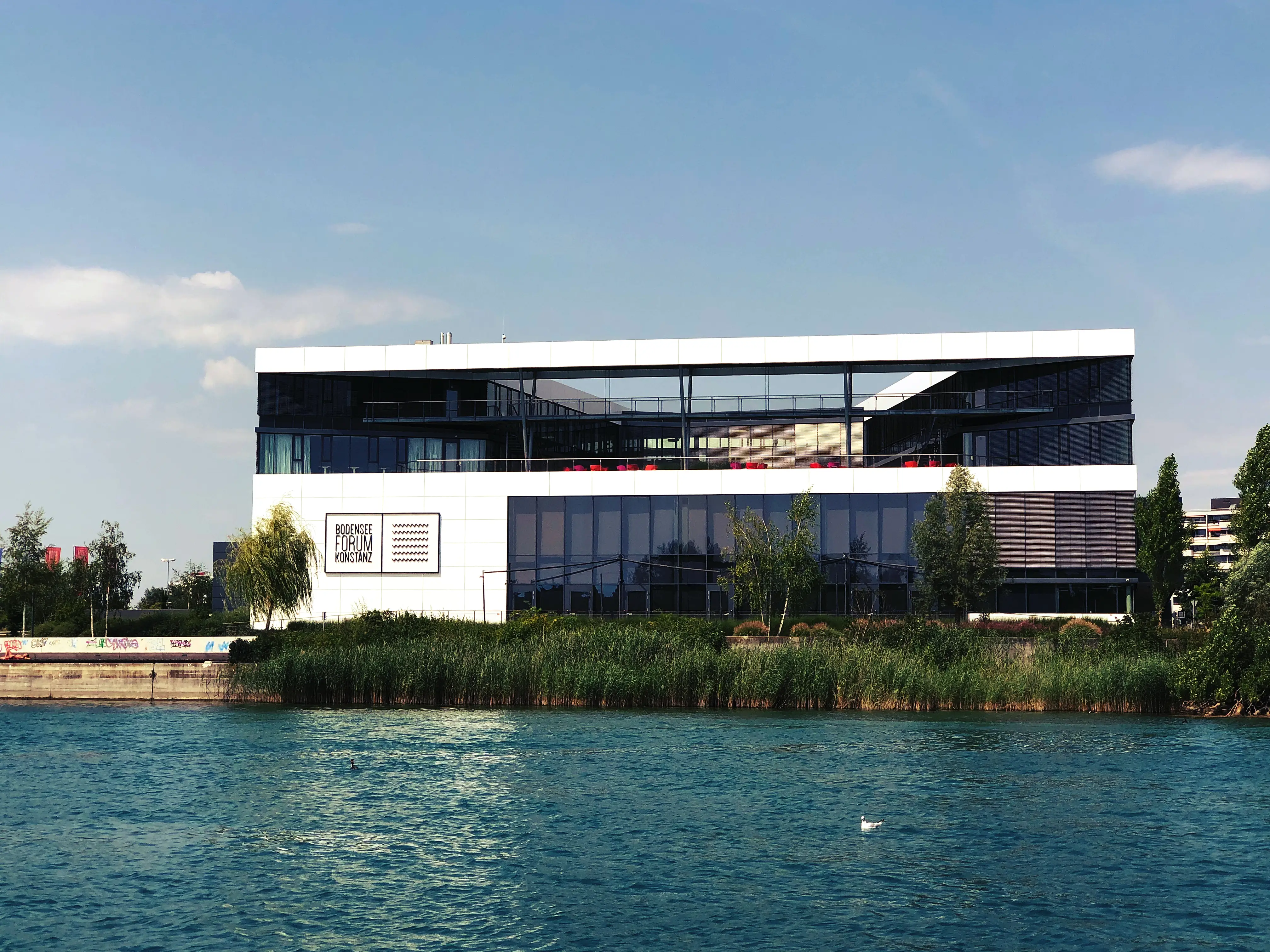 Das Bodenseeforum bietet eine Menge Platz für Veranstaltungen in Konstanz und liegt direkt am Ufer des Bodensees.