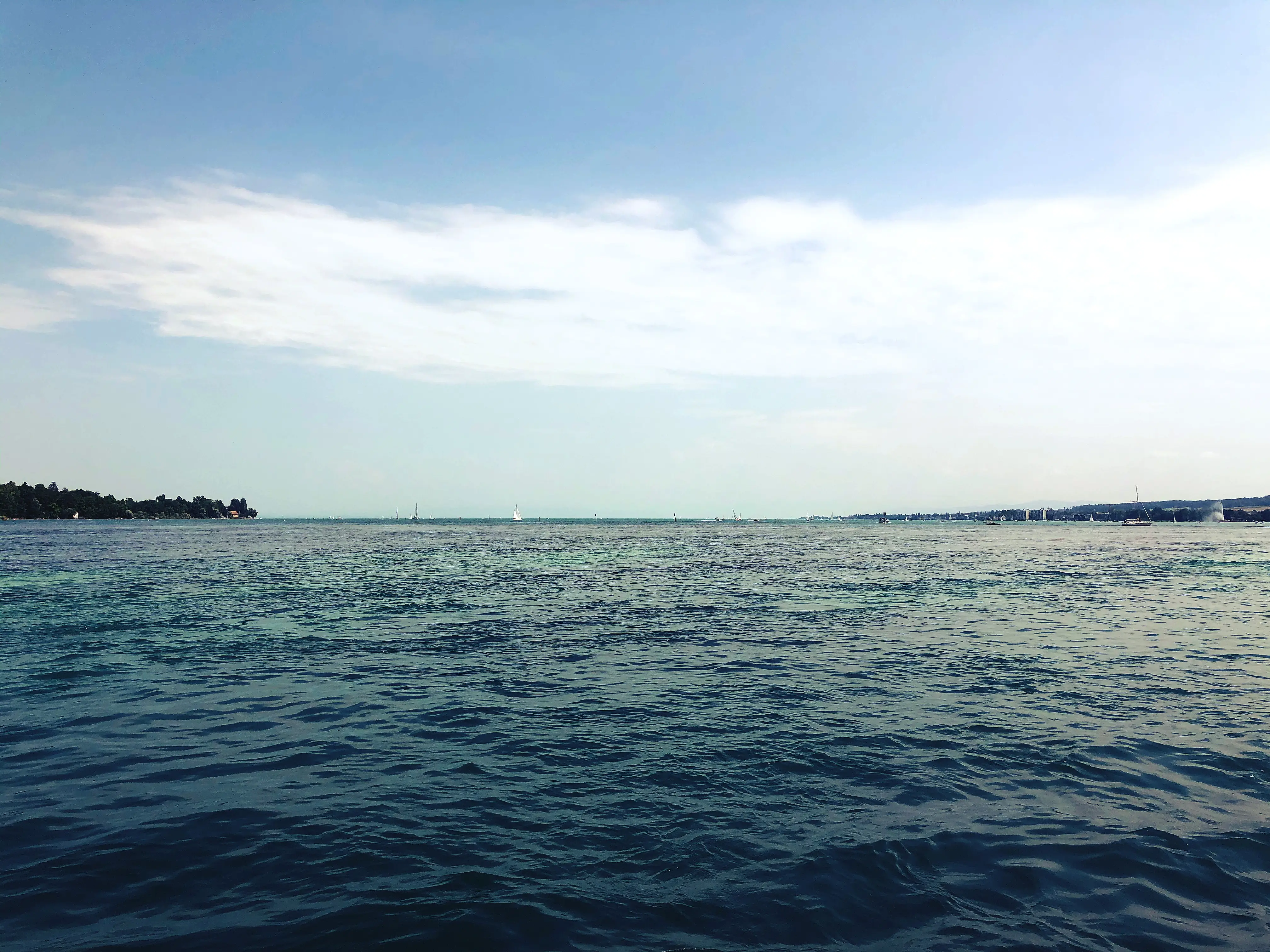 Als die Localsbodensee den Konstanzer Hafen verlassen haben, führt die Schifffahrt Richtung Konstanzer Trichter.