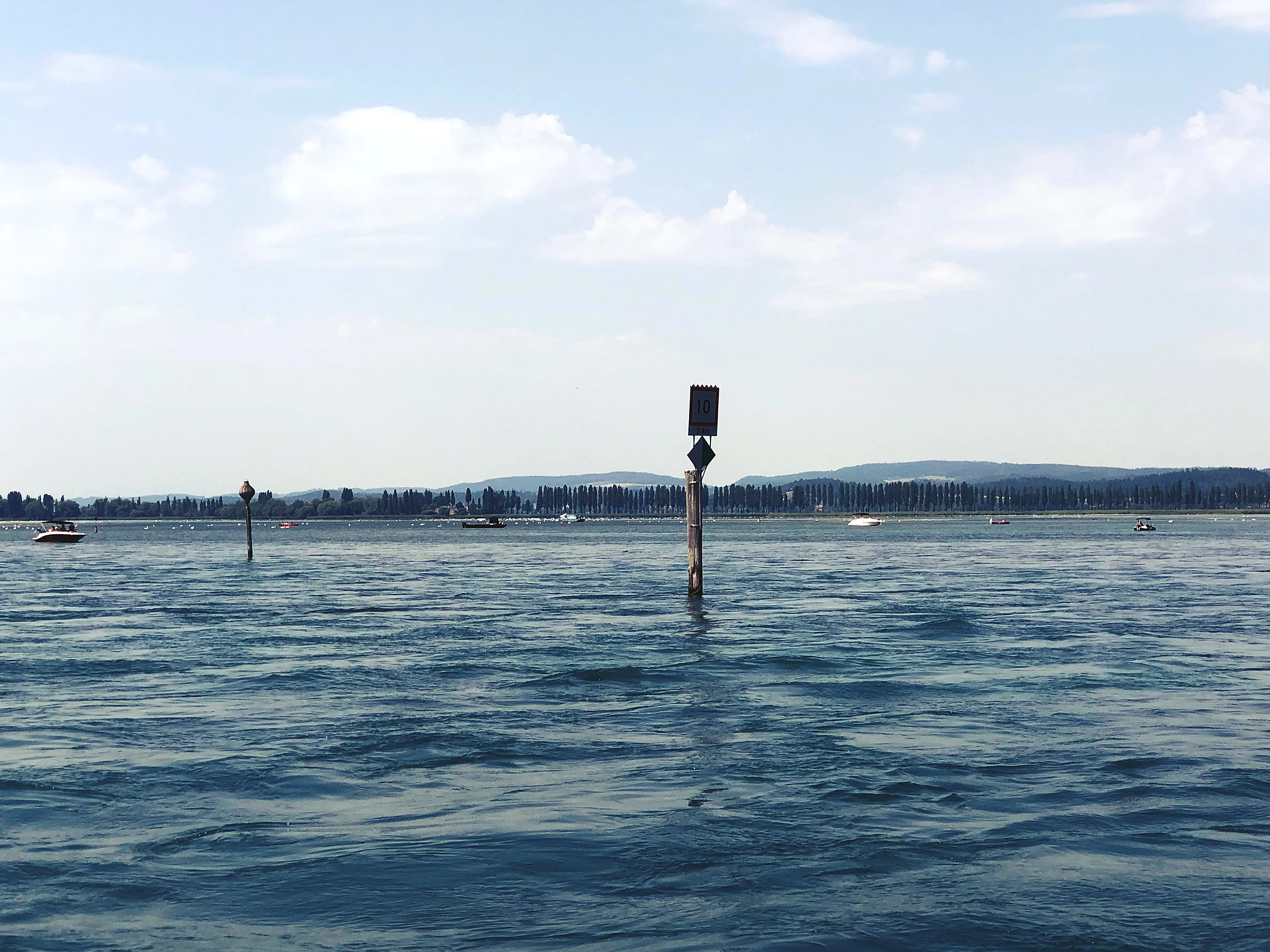 Die Gemüseinsel Reichenau im Bodensee lässt sich bei guter Sicht ebenfalls entdecken.