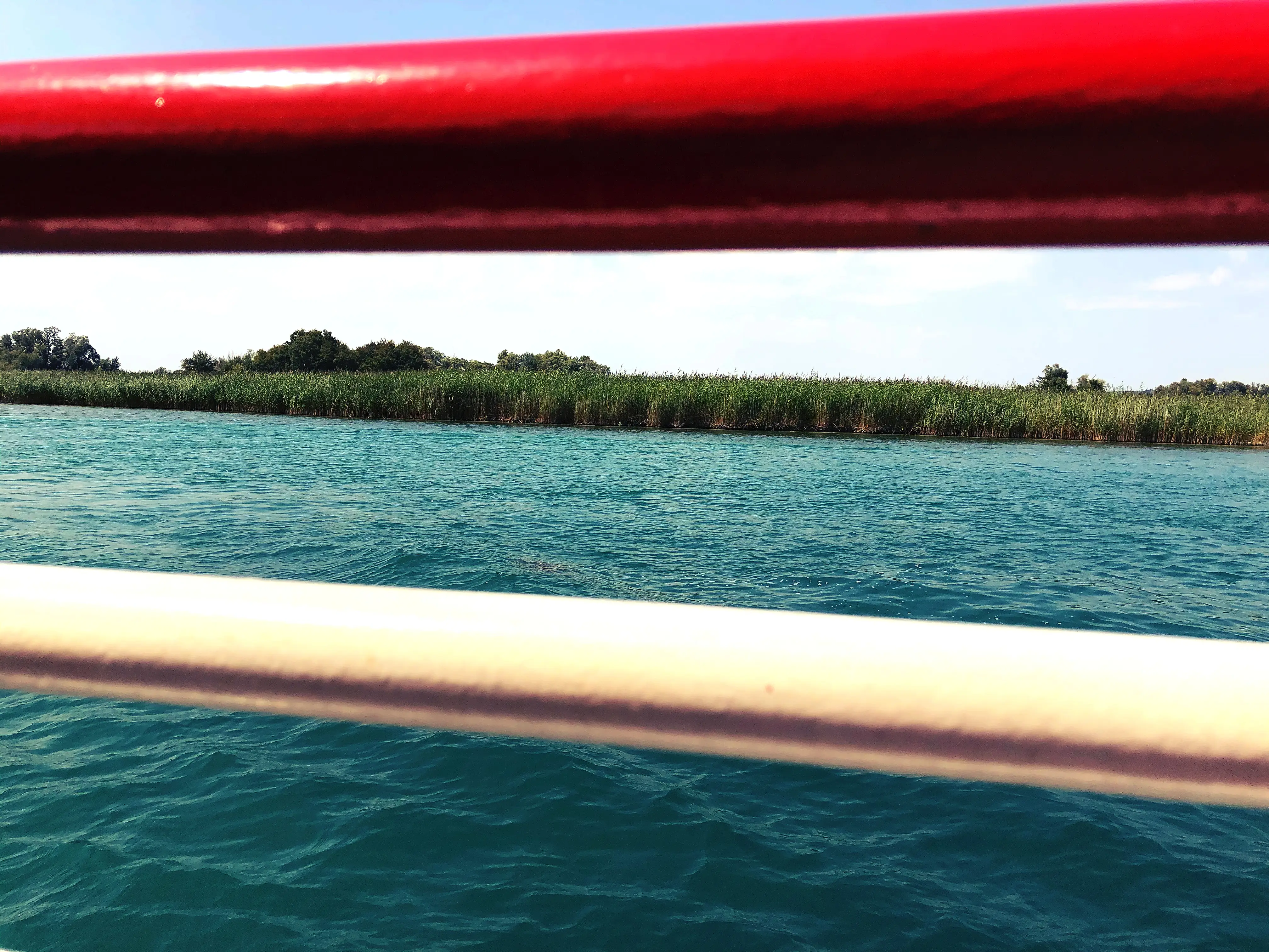 An sonnigen Tagen kann man die Ausflüge mit dem Schiff besonders gut genießen.