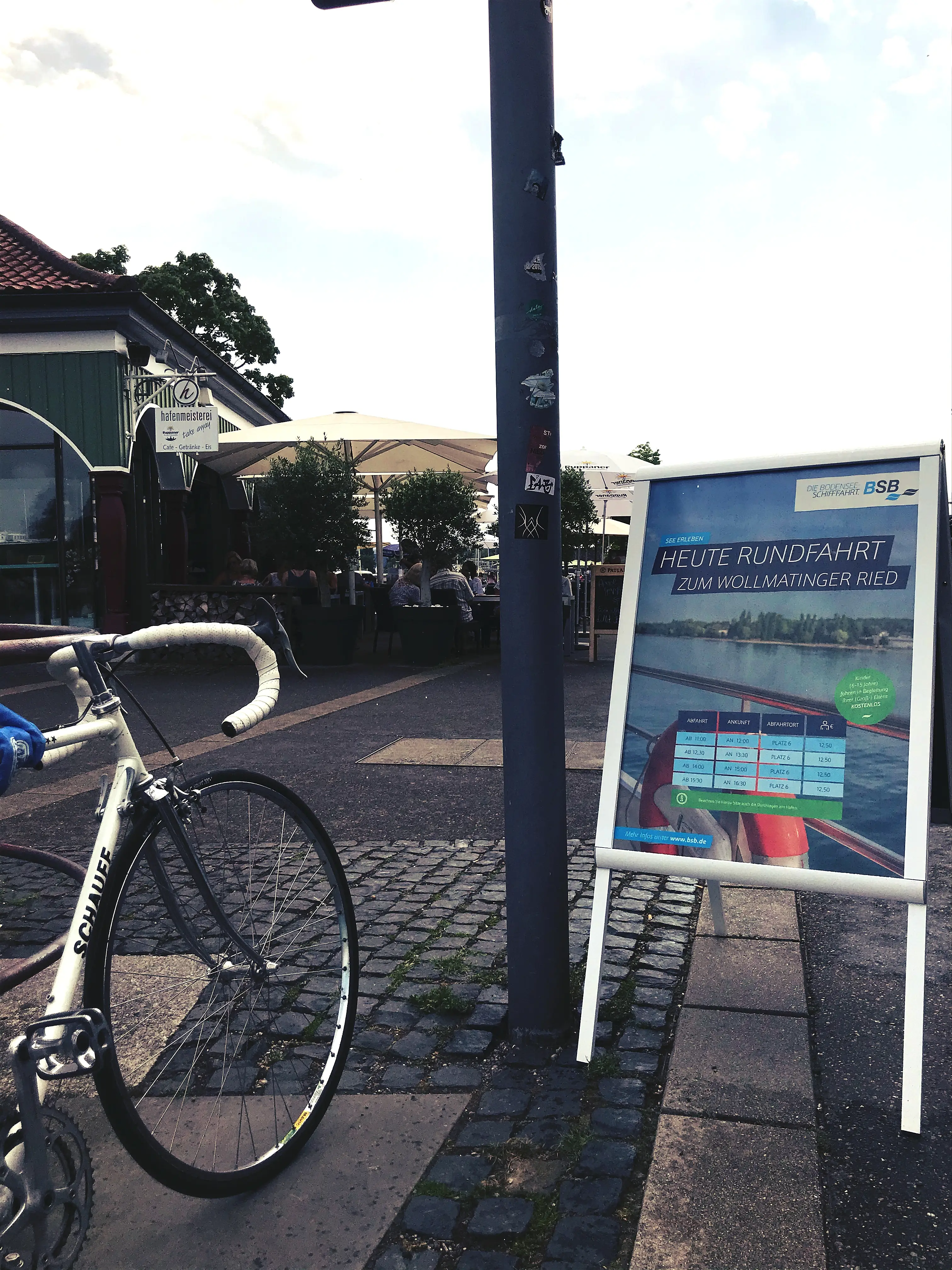 Die Bodensee Schifffahrt bietet diverse Rundfahrten zu verschiedenen Themen auf dem See an.