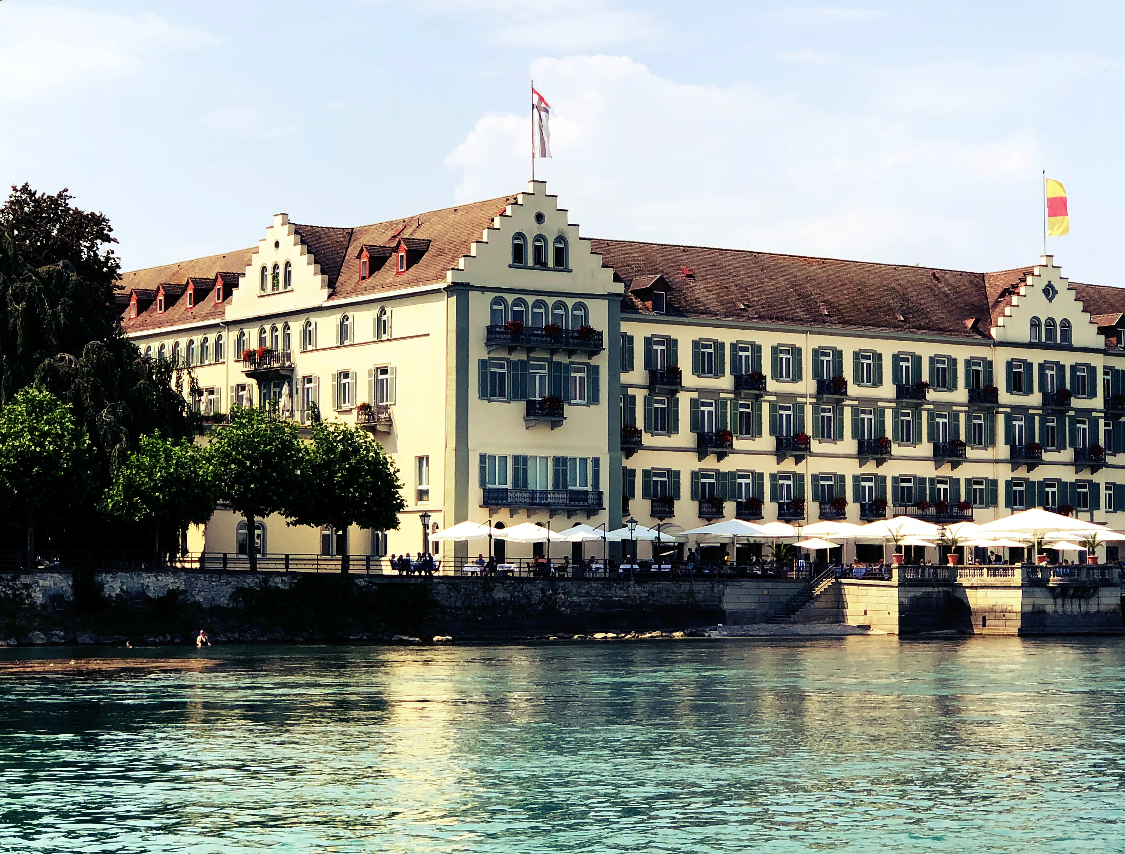 Das Steigenberger Inselhotel ist eines der gehobensten Unterkünfte in Konstanz und liegt direkt am Bodensee.