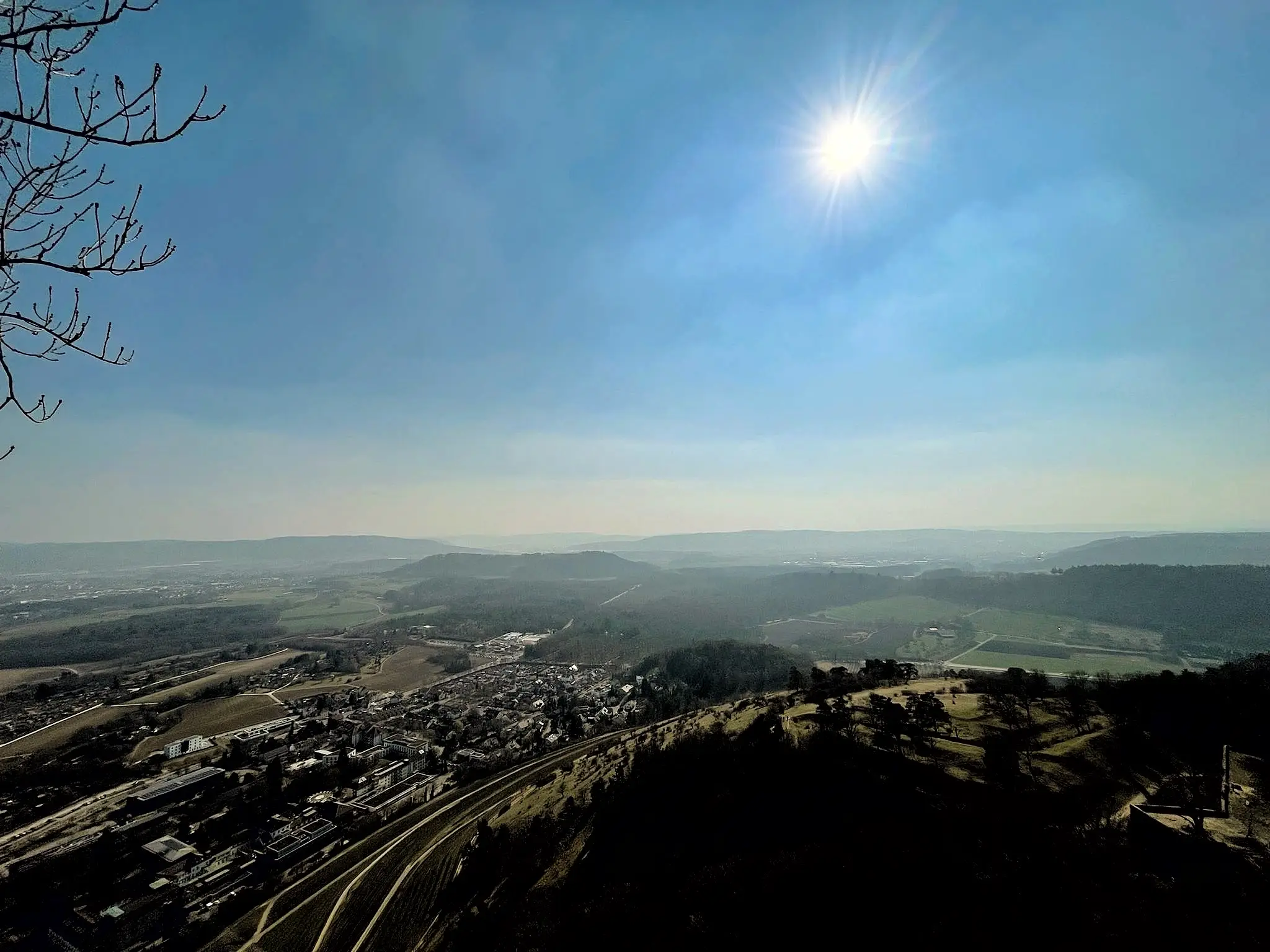 Oberhalb von Singen, auf dem Hohentwiel, bietet sich ein spektakuläres Panorama über den Bodensee.
