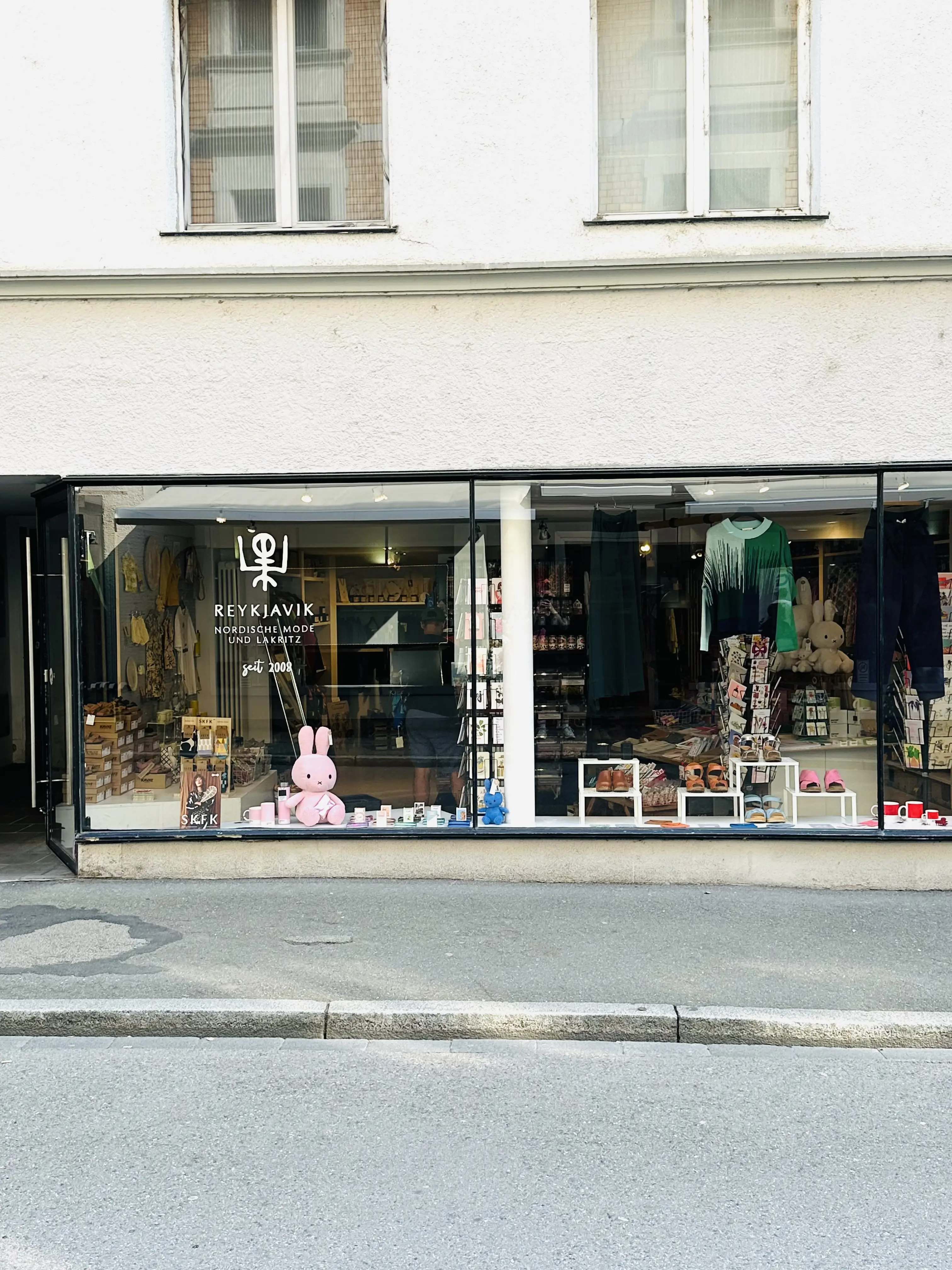 Das Reykjavik in Konstanz steht für den nordischen Lifestyle - dazu gehören wetterfeste Textilien für Groß und Klein, Fanartikel der Mumins und die größte Lakritz-Auswahl am Bodensee.